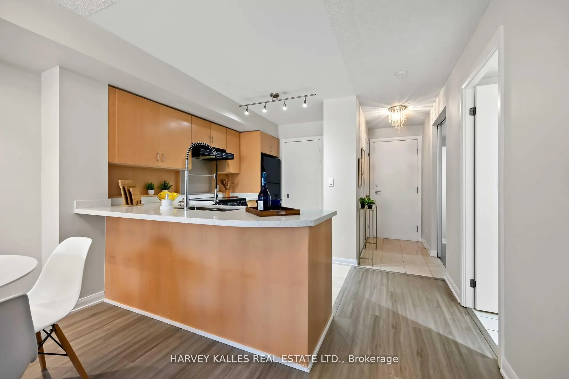 18 Beverley Street, #416