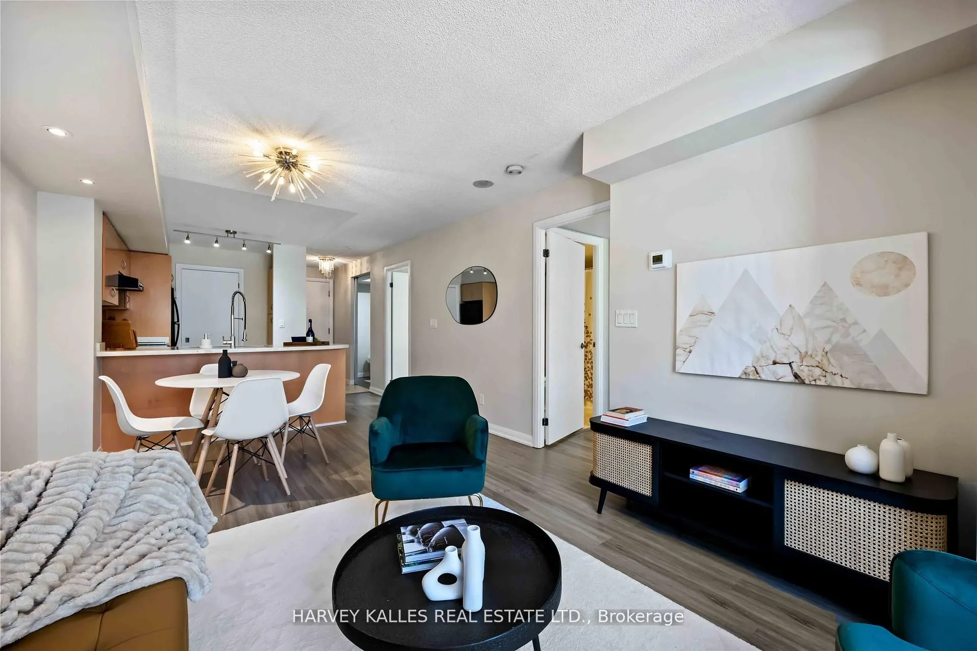 18 Beverley Street, #416