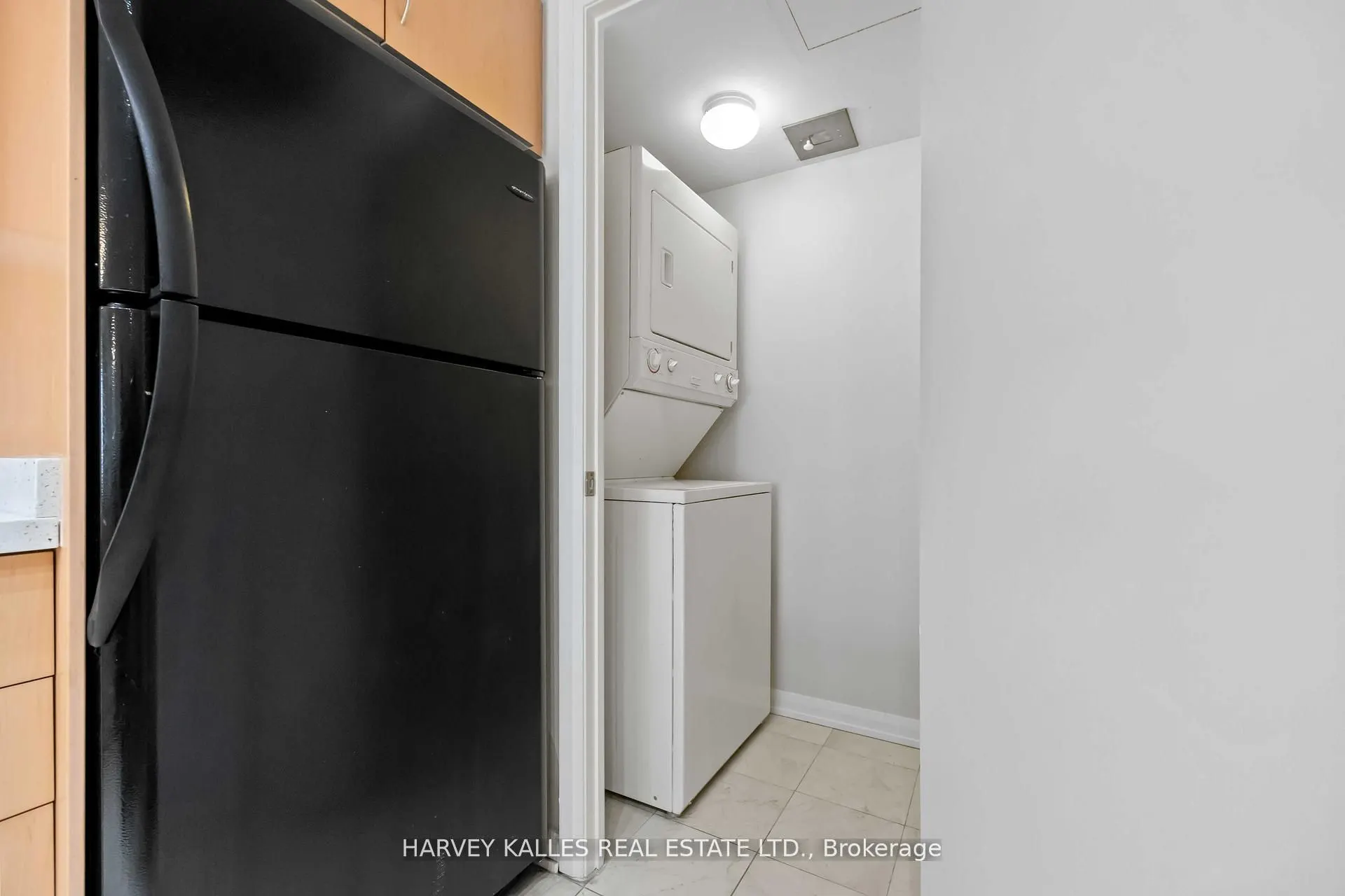 18 Beverley Street, #416