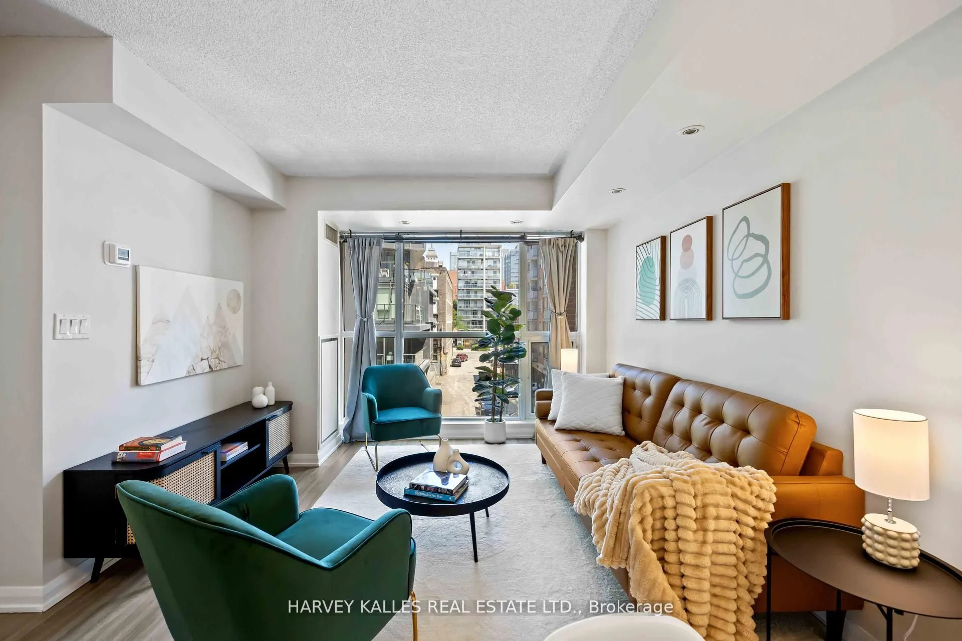 18 Beverley Street, #416