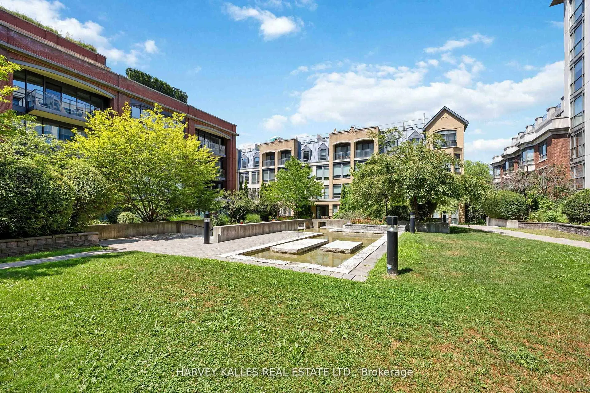 18 Beverley Street, #416