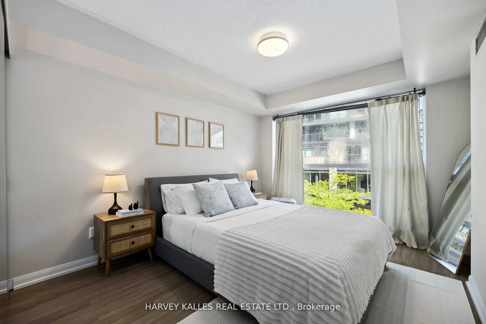 18 Beverley Street, #416