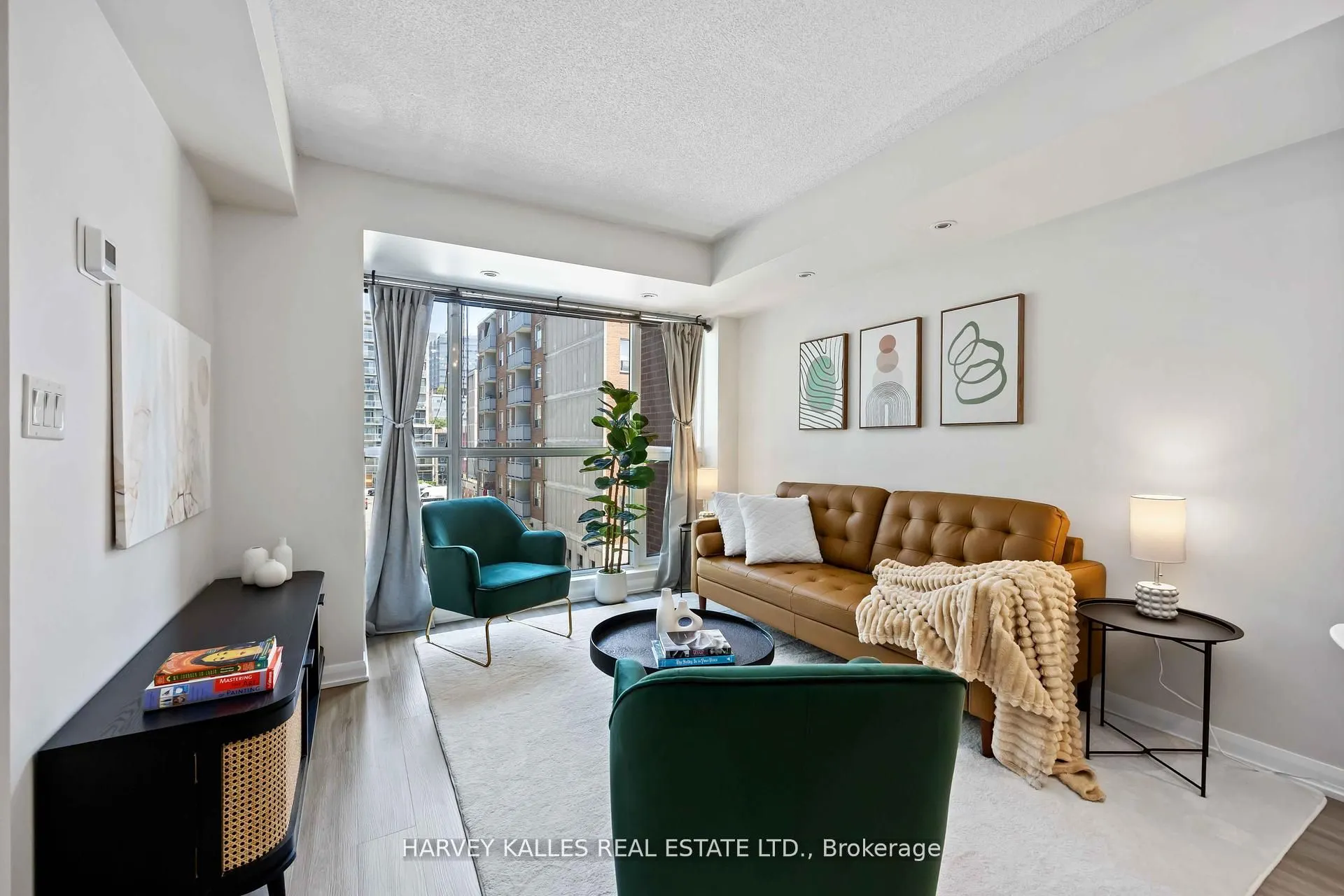 18 Beverley Street, #416