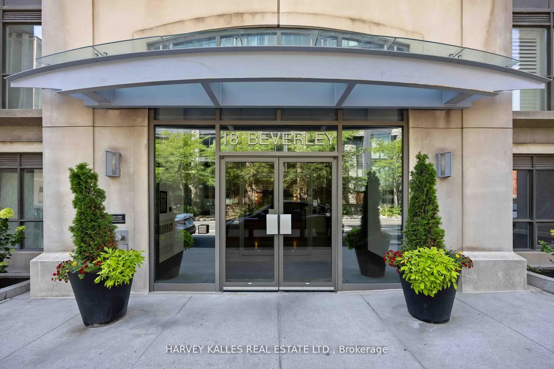 18 Beverley Street, #416