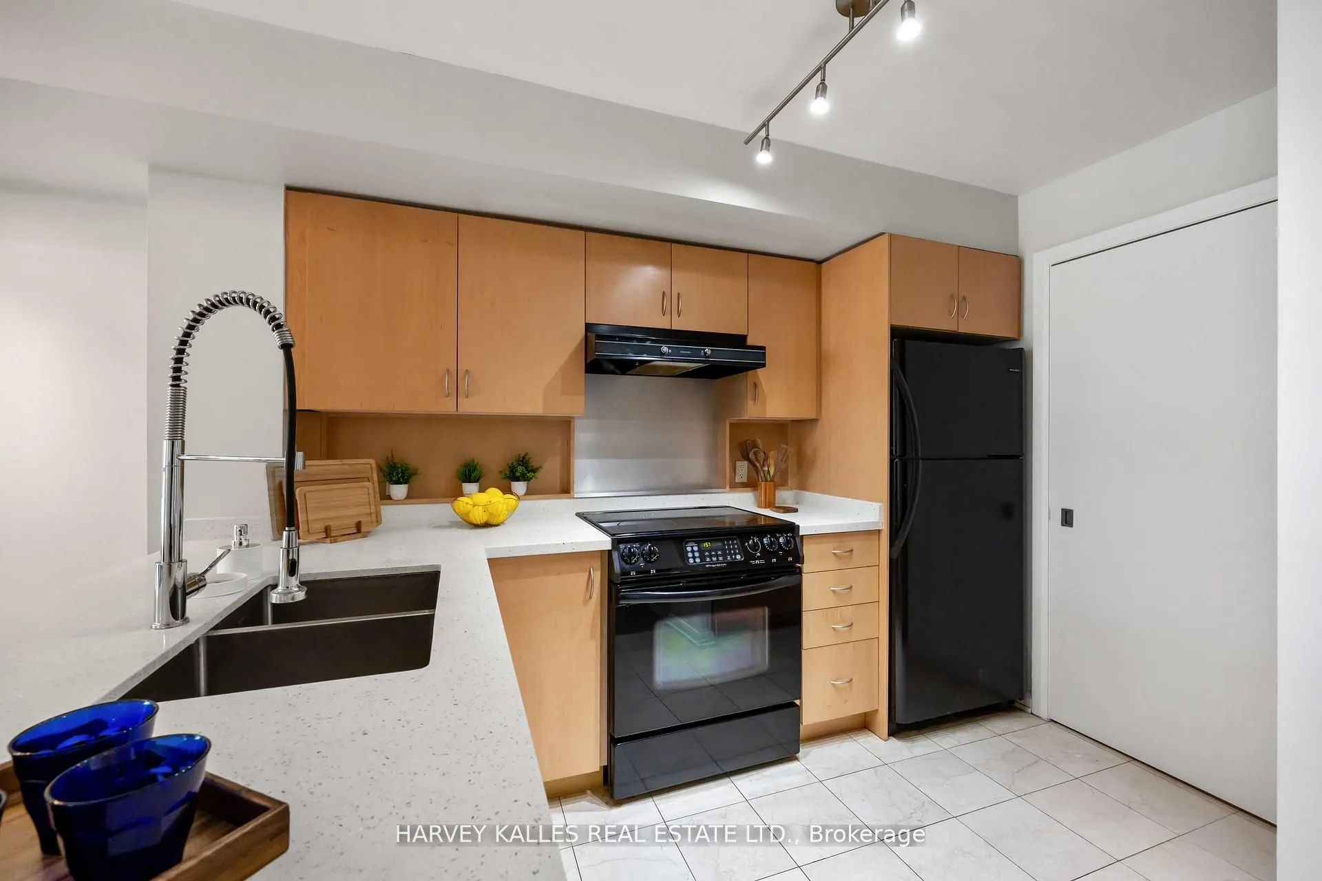 18 Beverley Street, #416