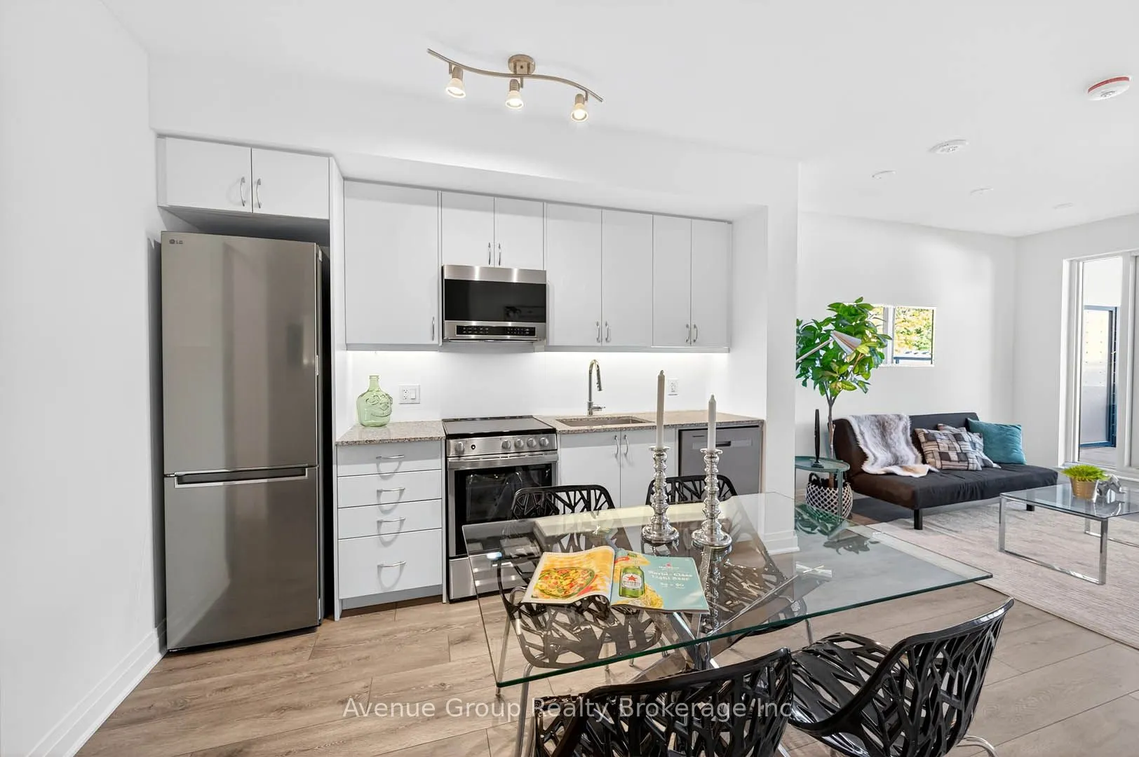 700 Sheppard Avenue W, #211
