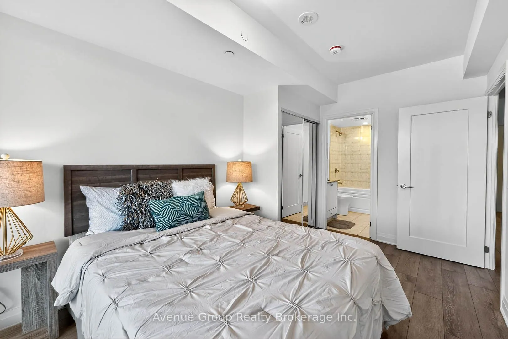 700 Sheppard Avenue W, #211