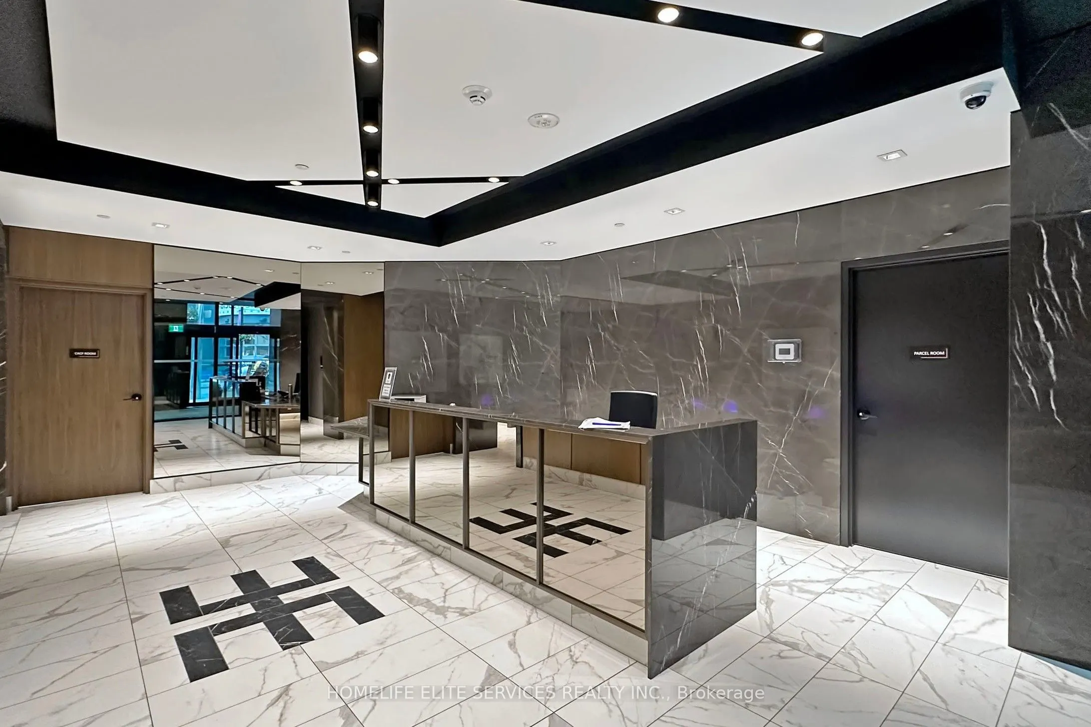 327 King Street W, #703