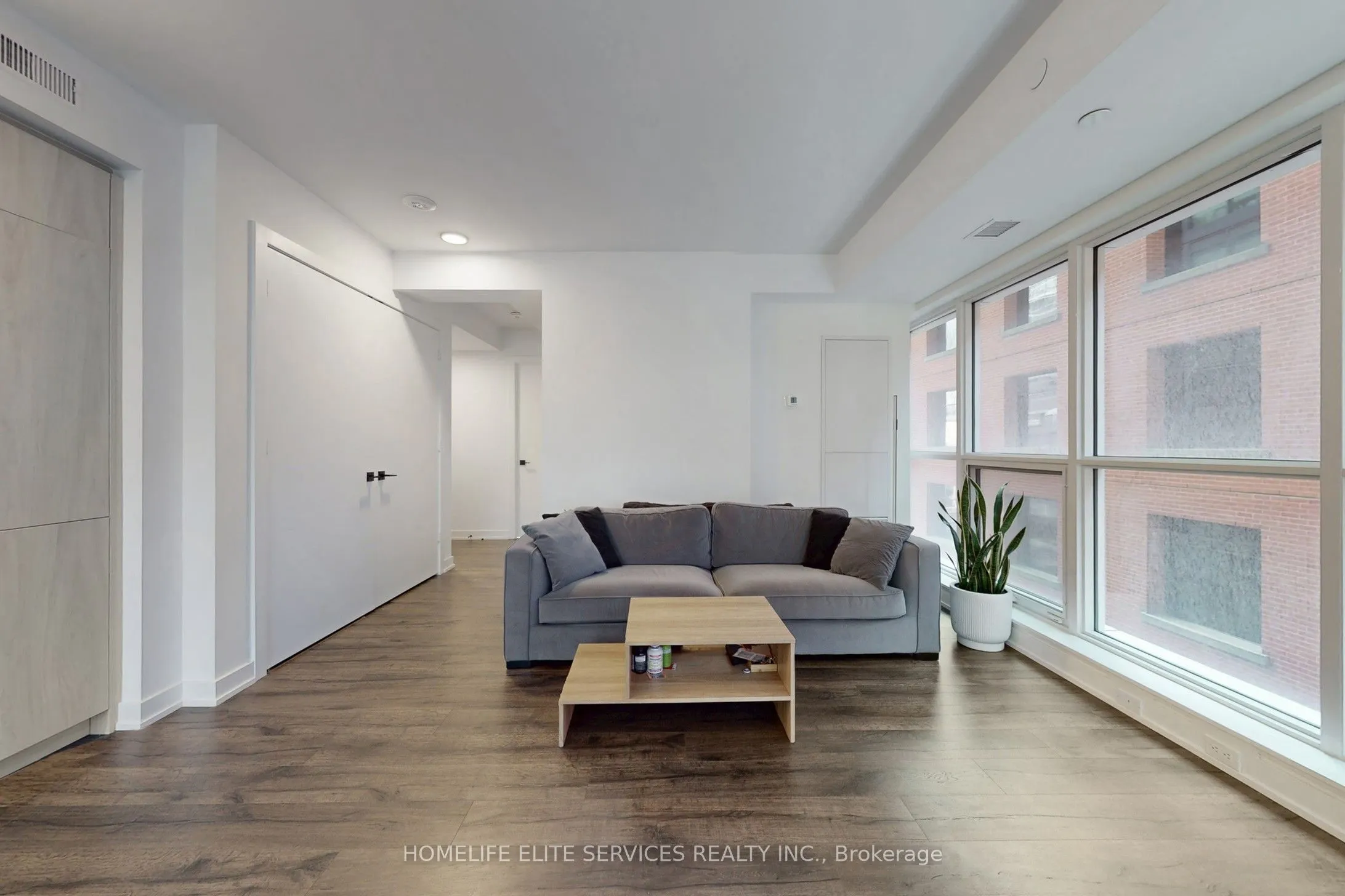 327 King Street W, #703
