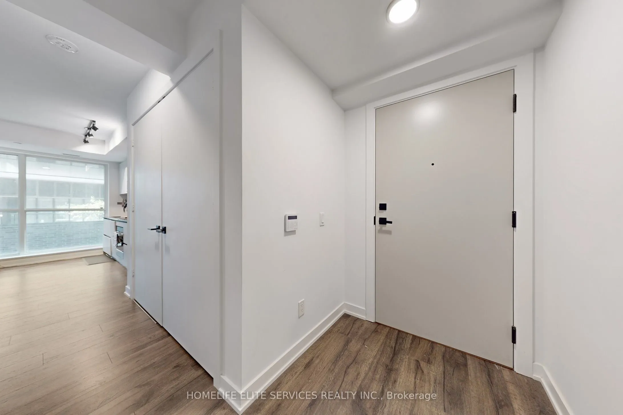 327 King Street W, #703