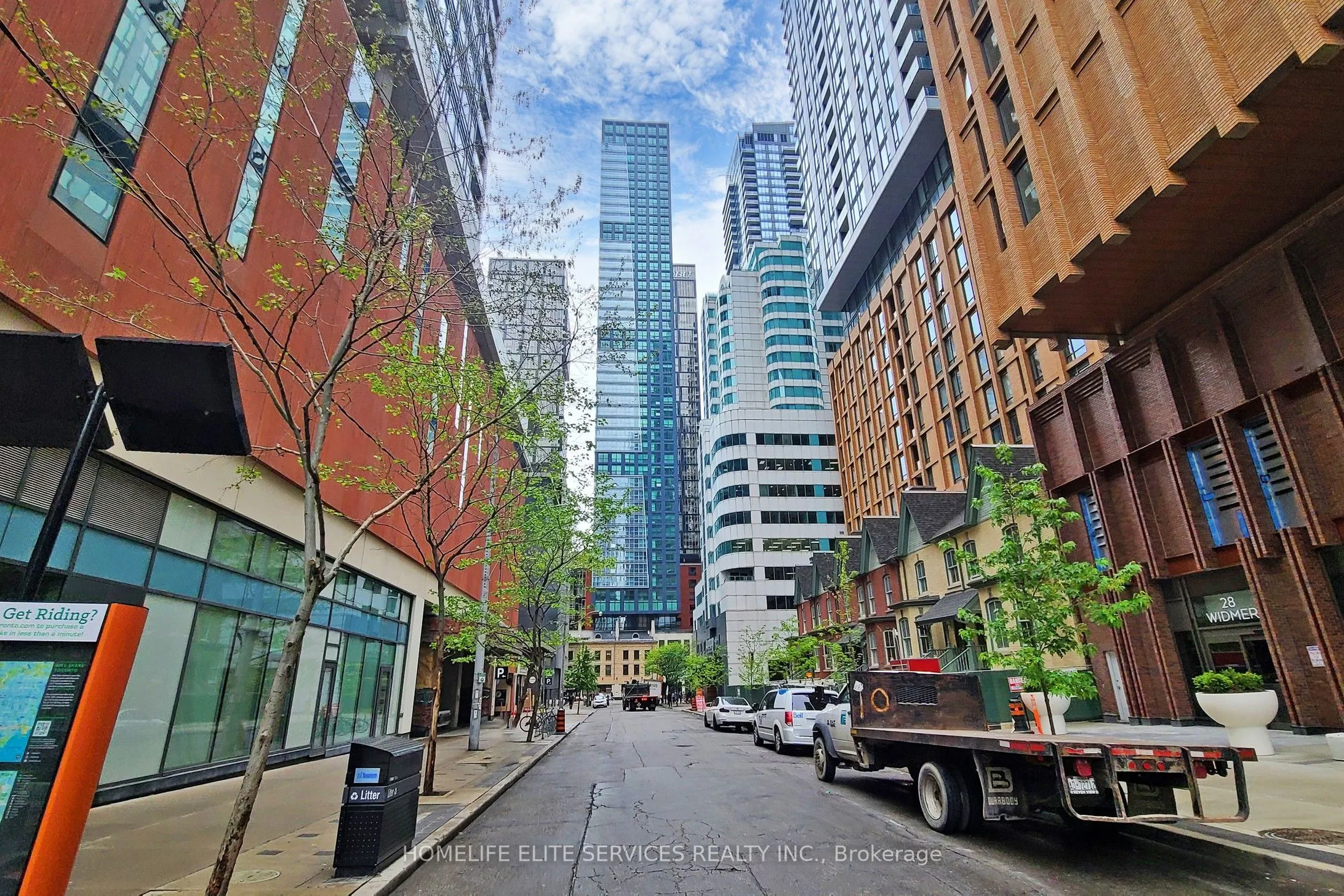 327 King Street W, #703