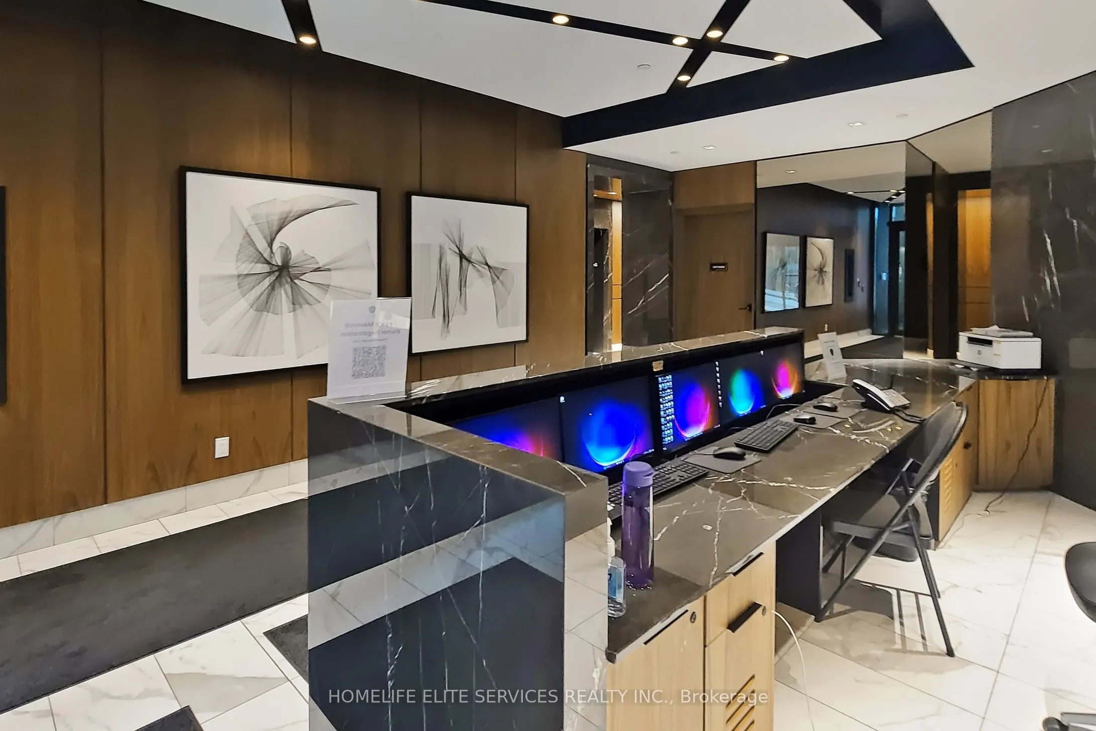 327 King Street W, #703