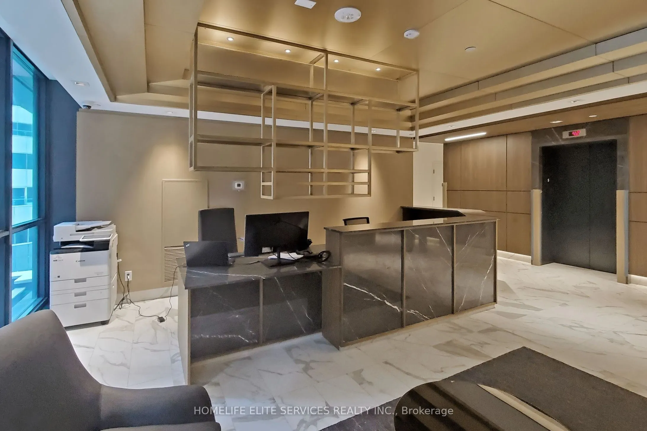 327 King Street W, #703