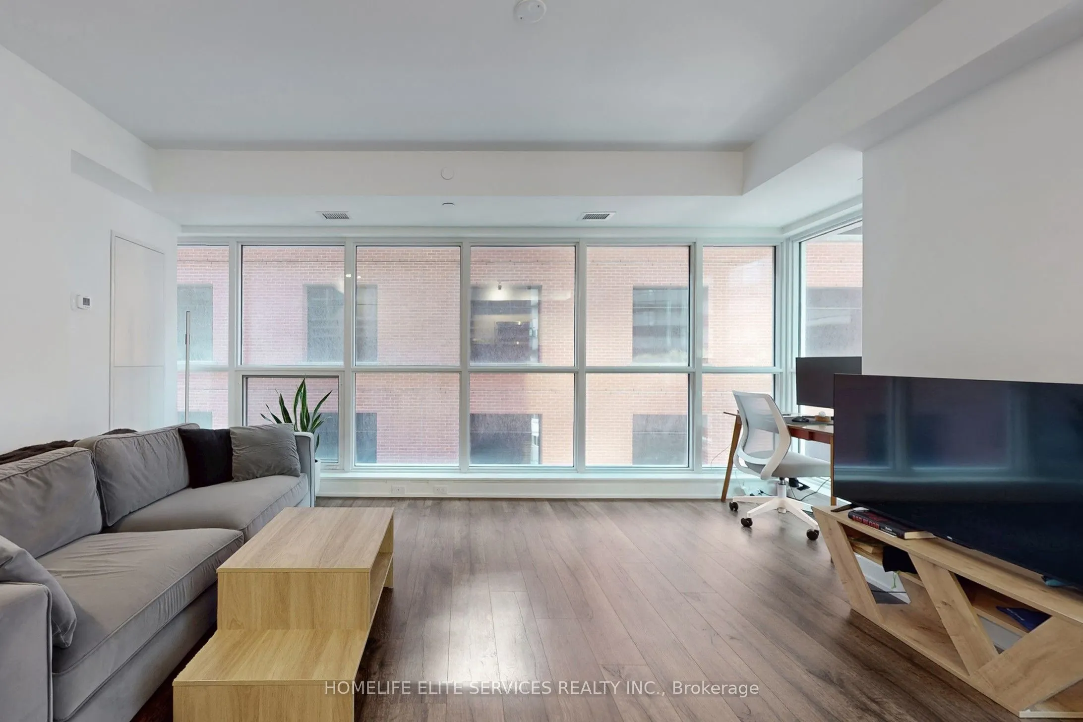 327 King Street W, #703