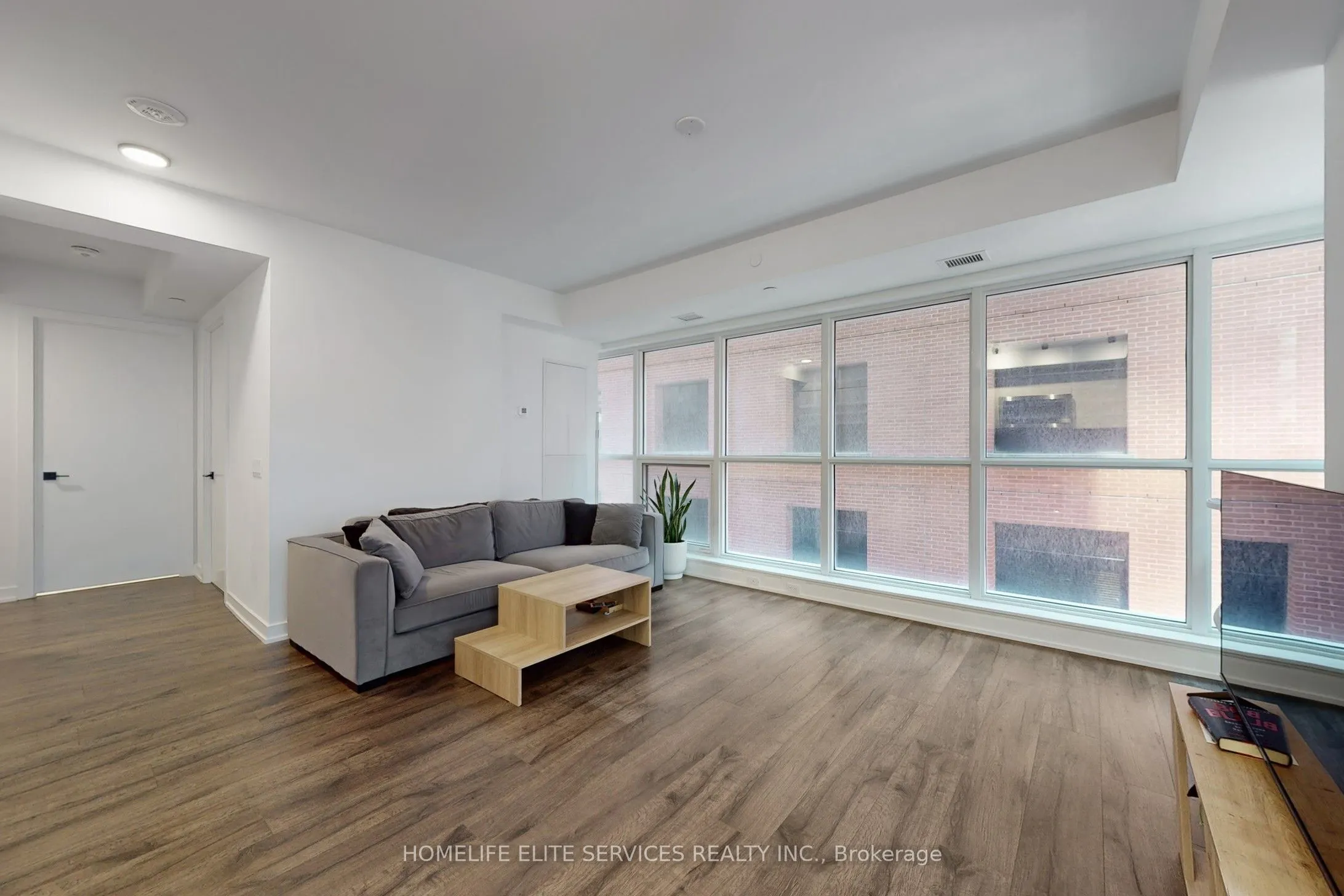 327 King Street W, #703
