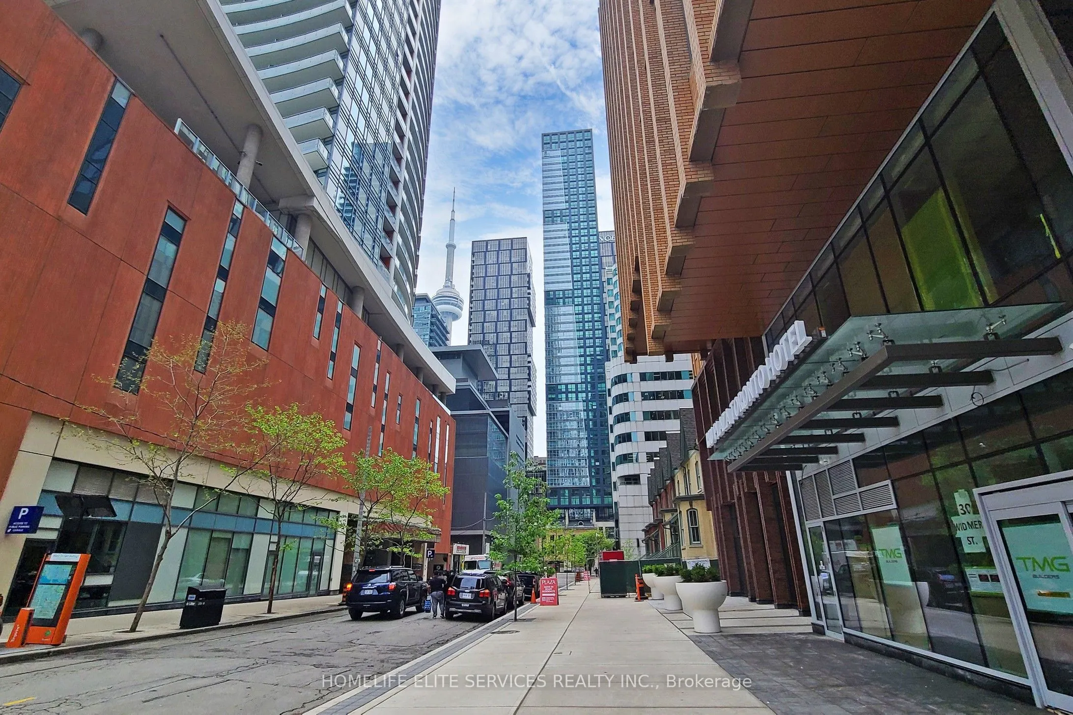 327 King Street W, #703