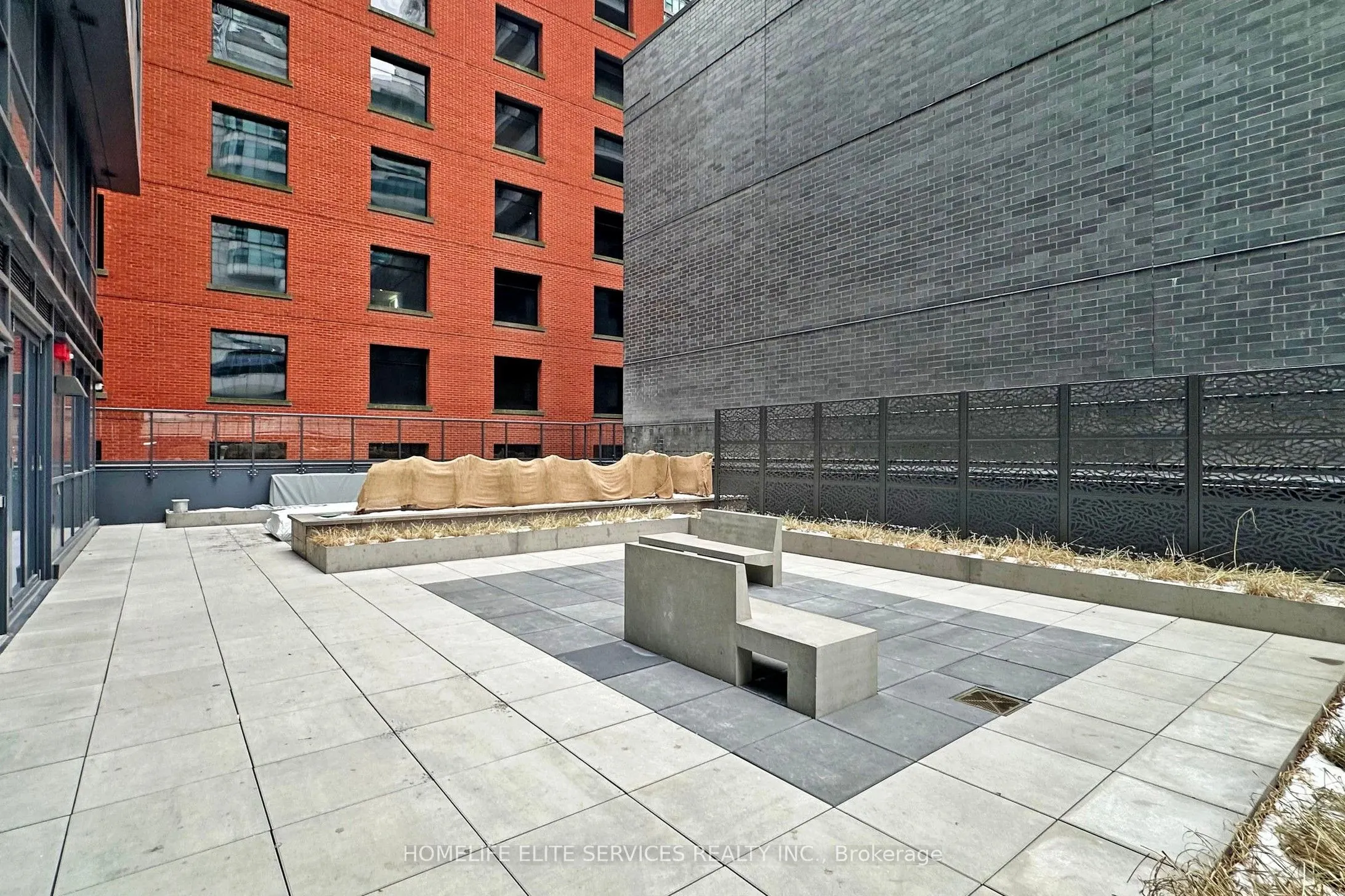 327 King Street W, #703