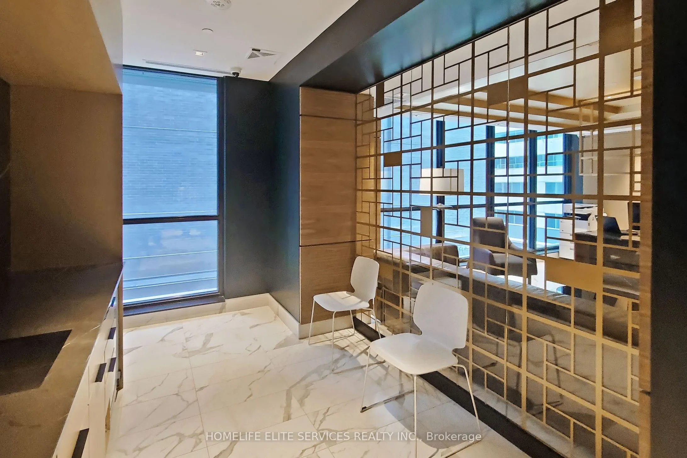 327 King Street W, #703