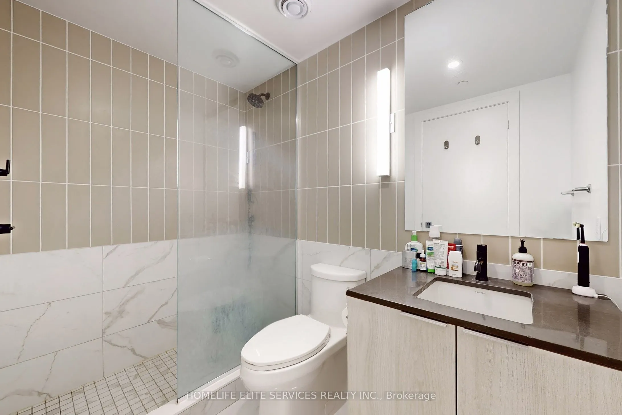 327 King Street W, #703