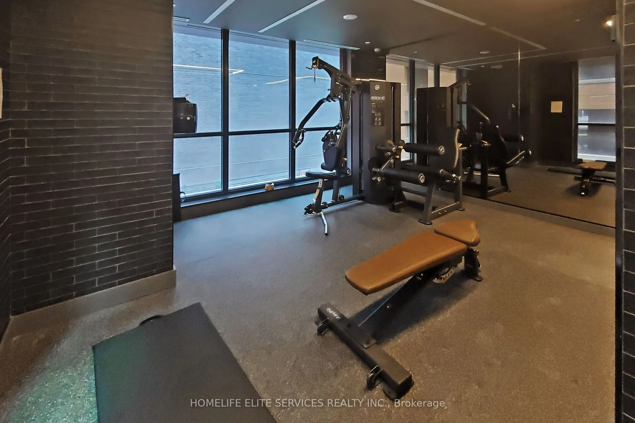 327 King Street W, #703
