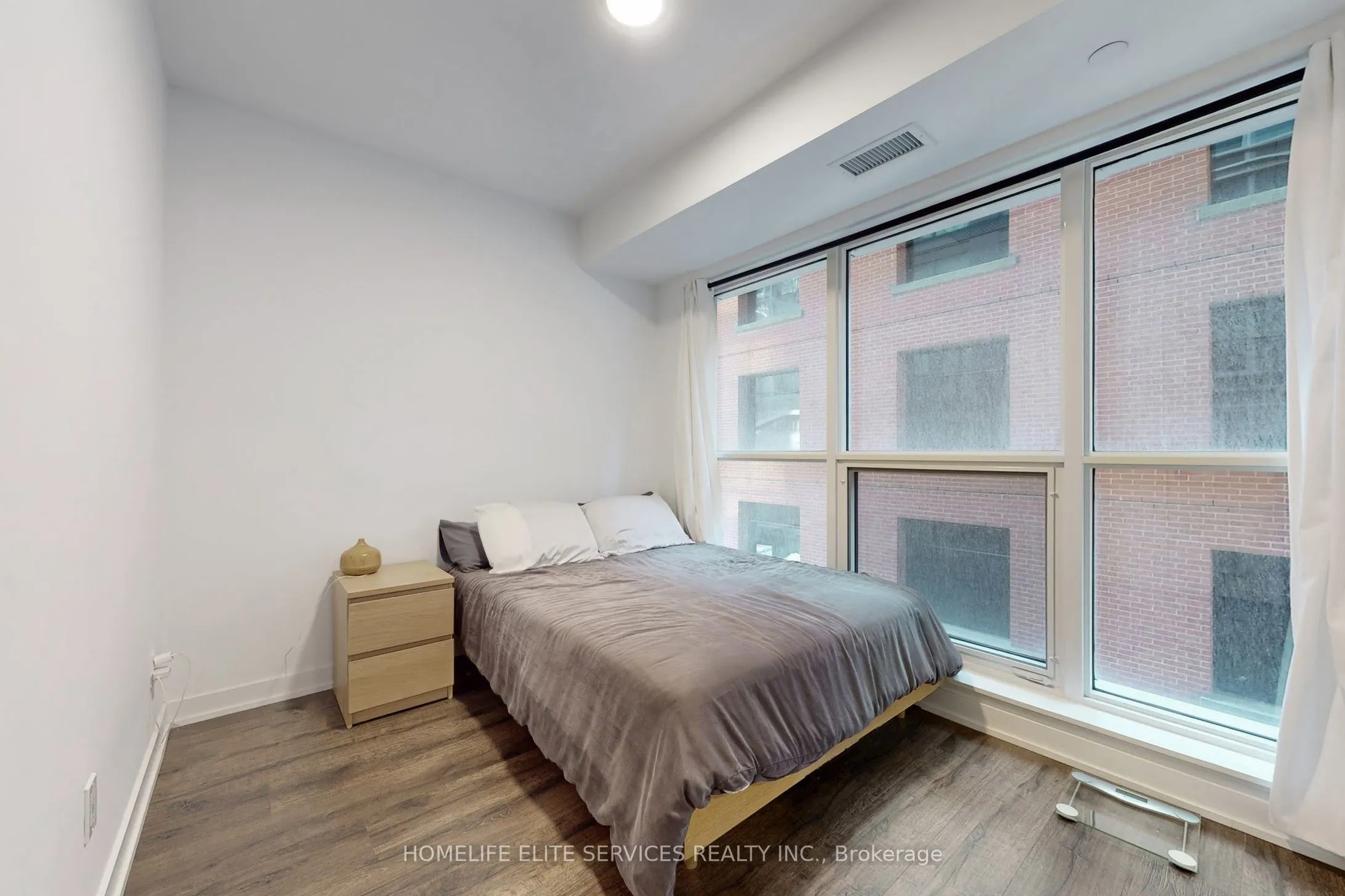 327 King Street W, #703