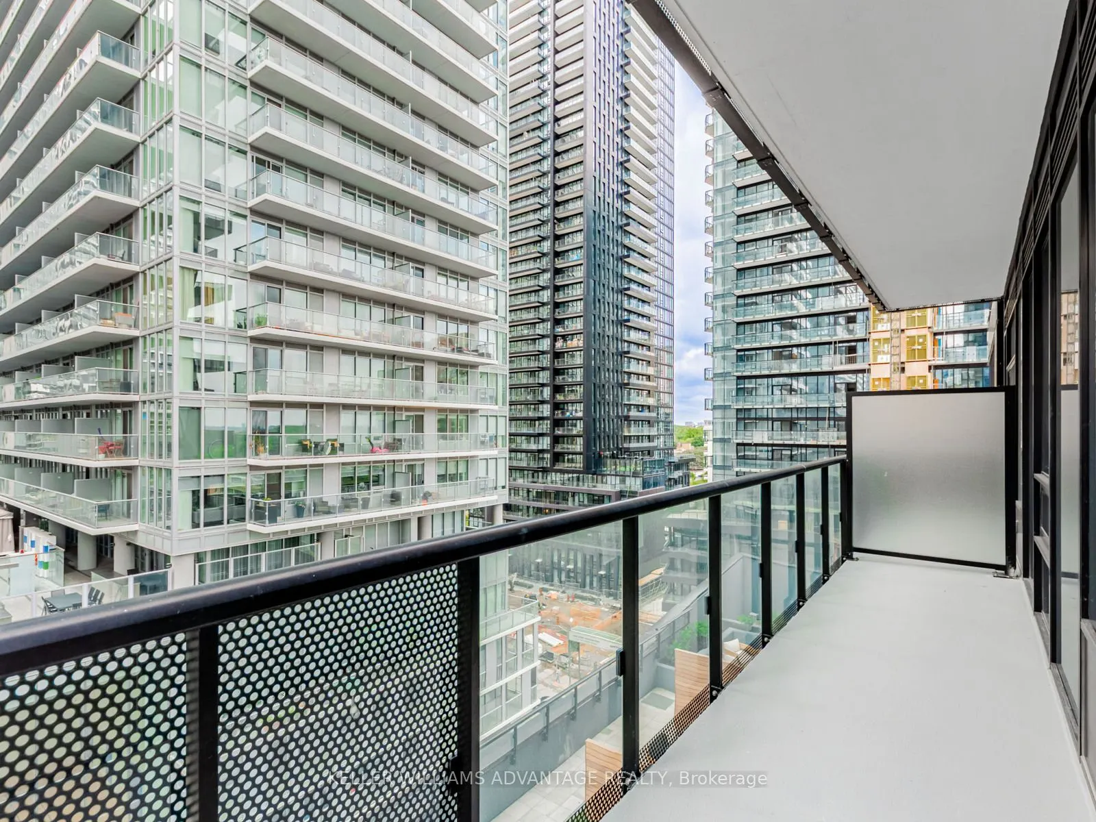 117 Broadway Avenue, #901