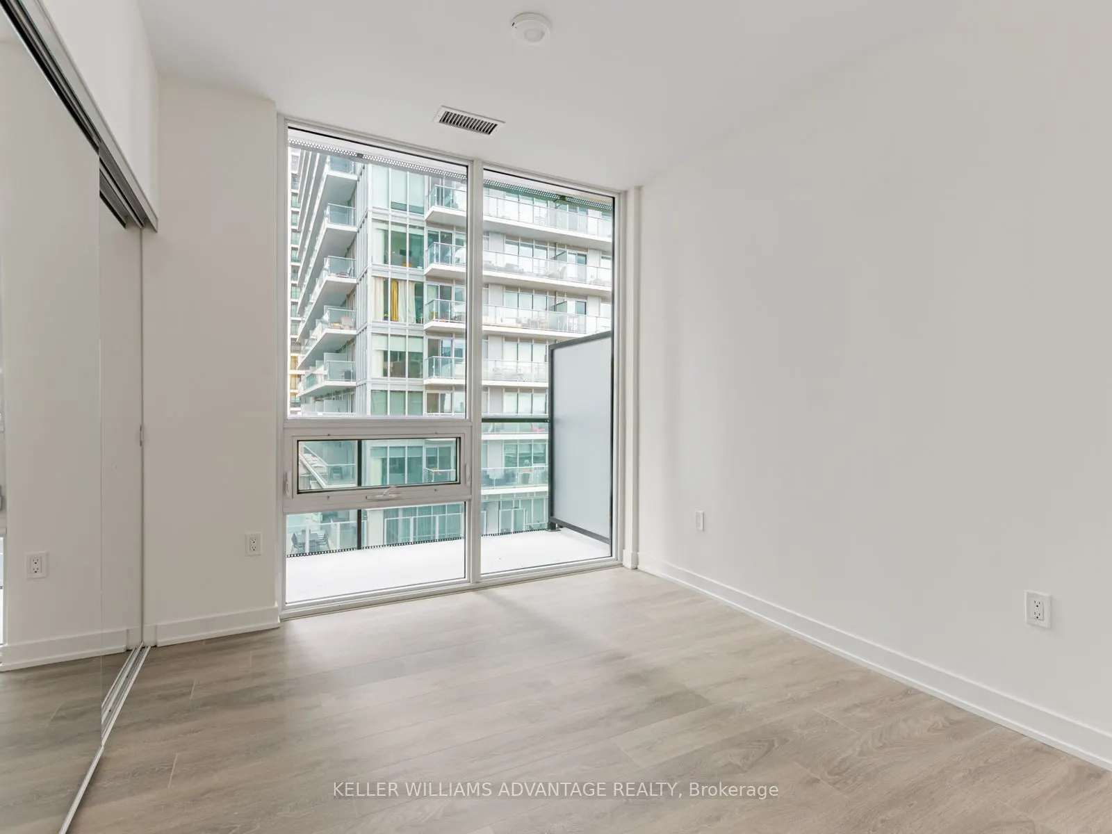 117 Broadway Avenue, #901