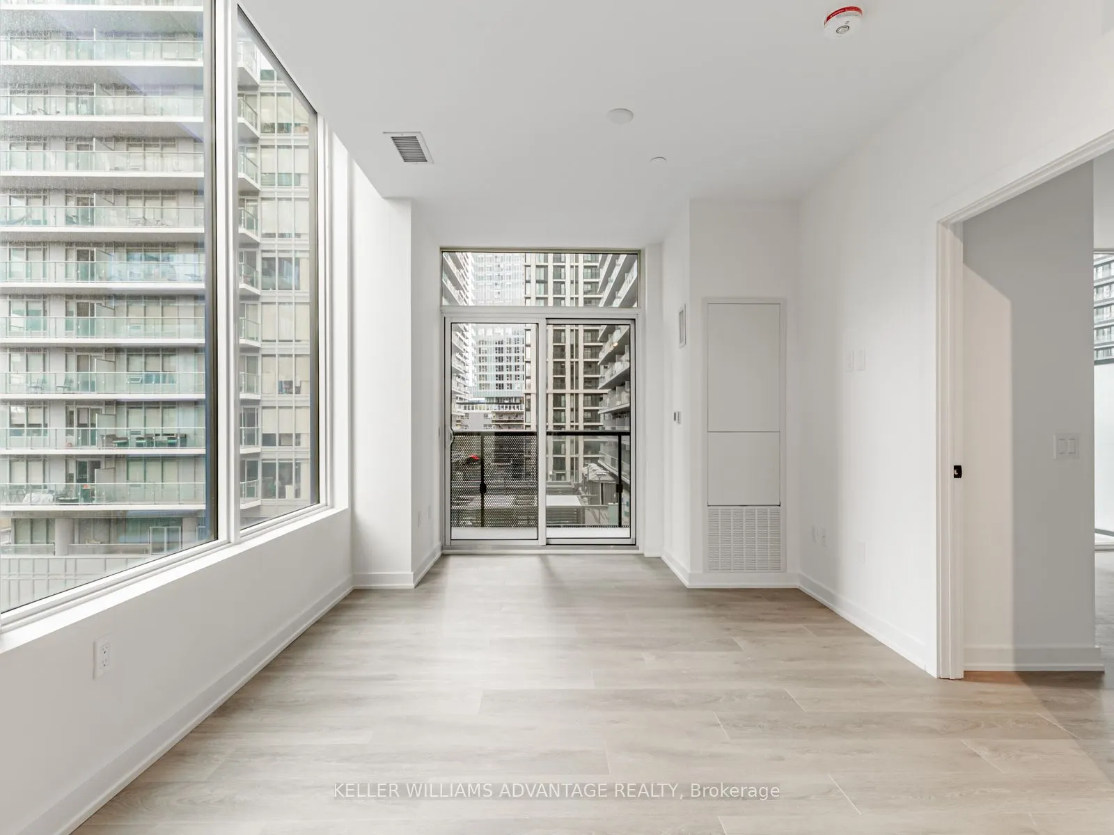 117 Broadway Avenue, #901