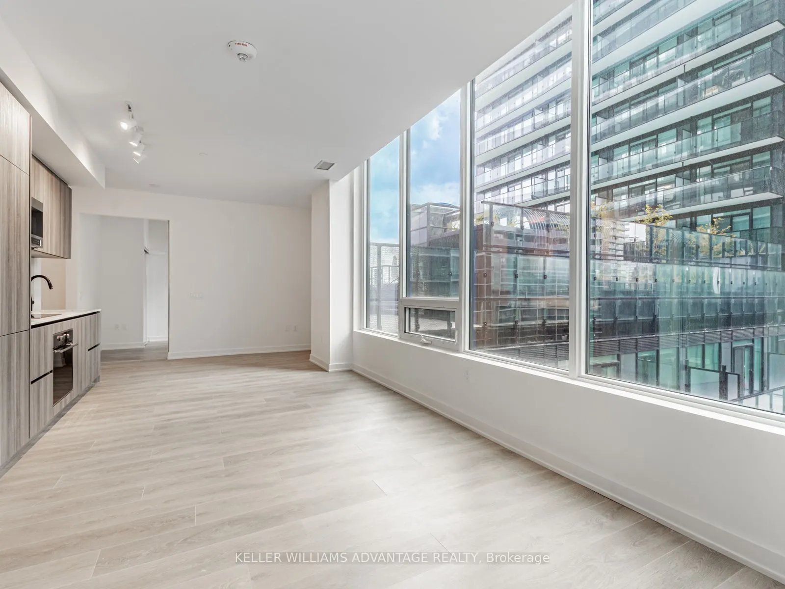 117 Broadway Avenue, #901