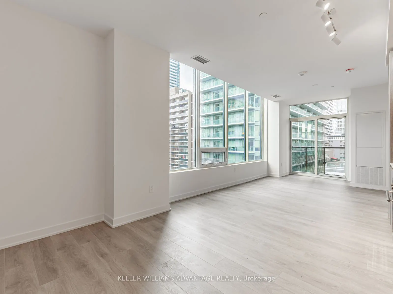 117 Broadway Avenue, #901