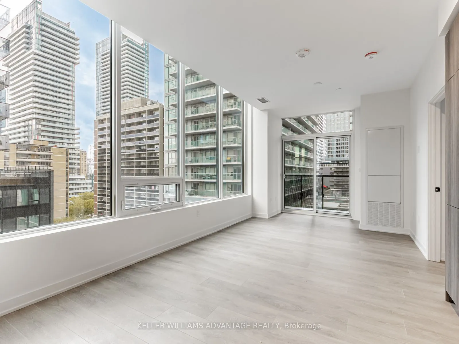 117 Broadway Avenue, #901