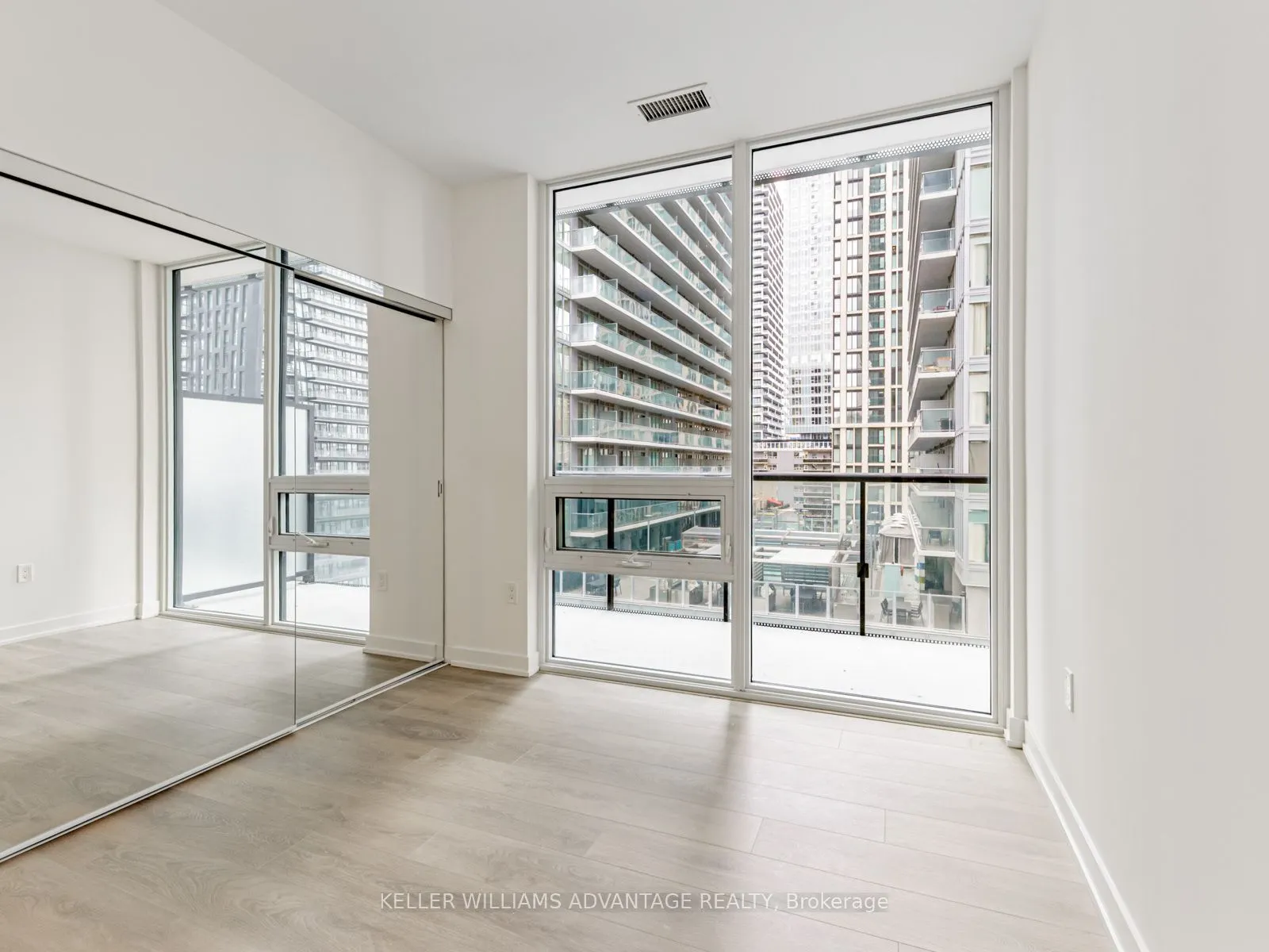 117 Broadway Avenue, #901