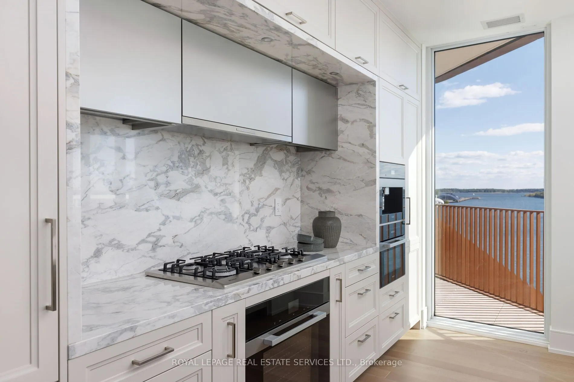 155 Merchants' Wharf, #912