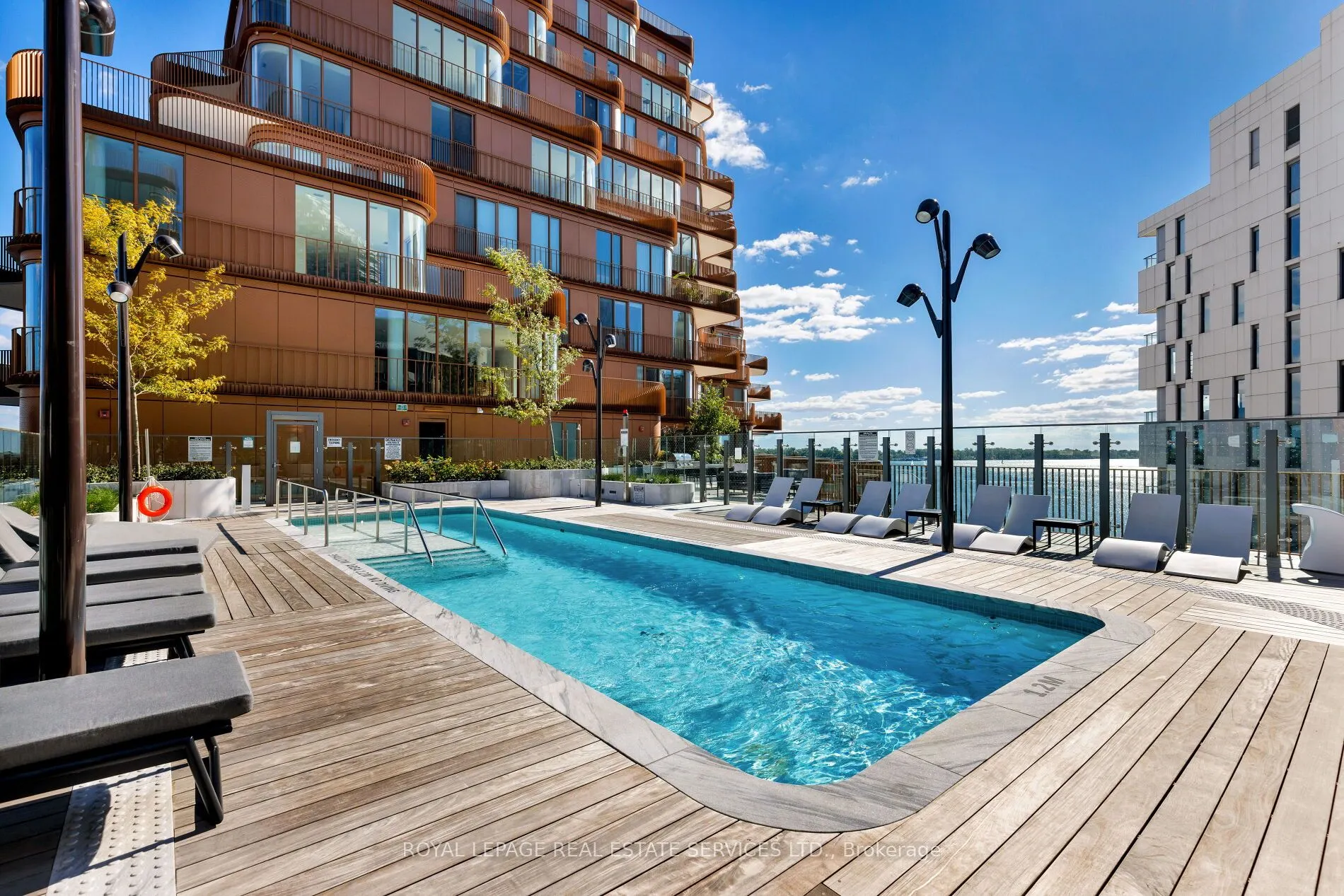 155 Merchants' Wharf, #912