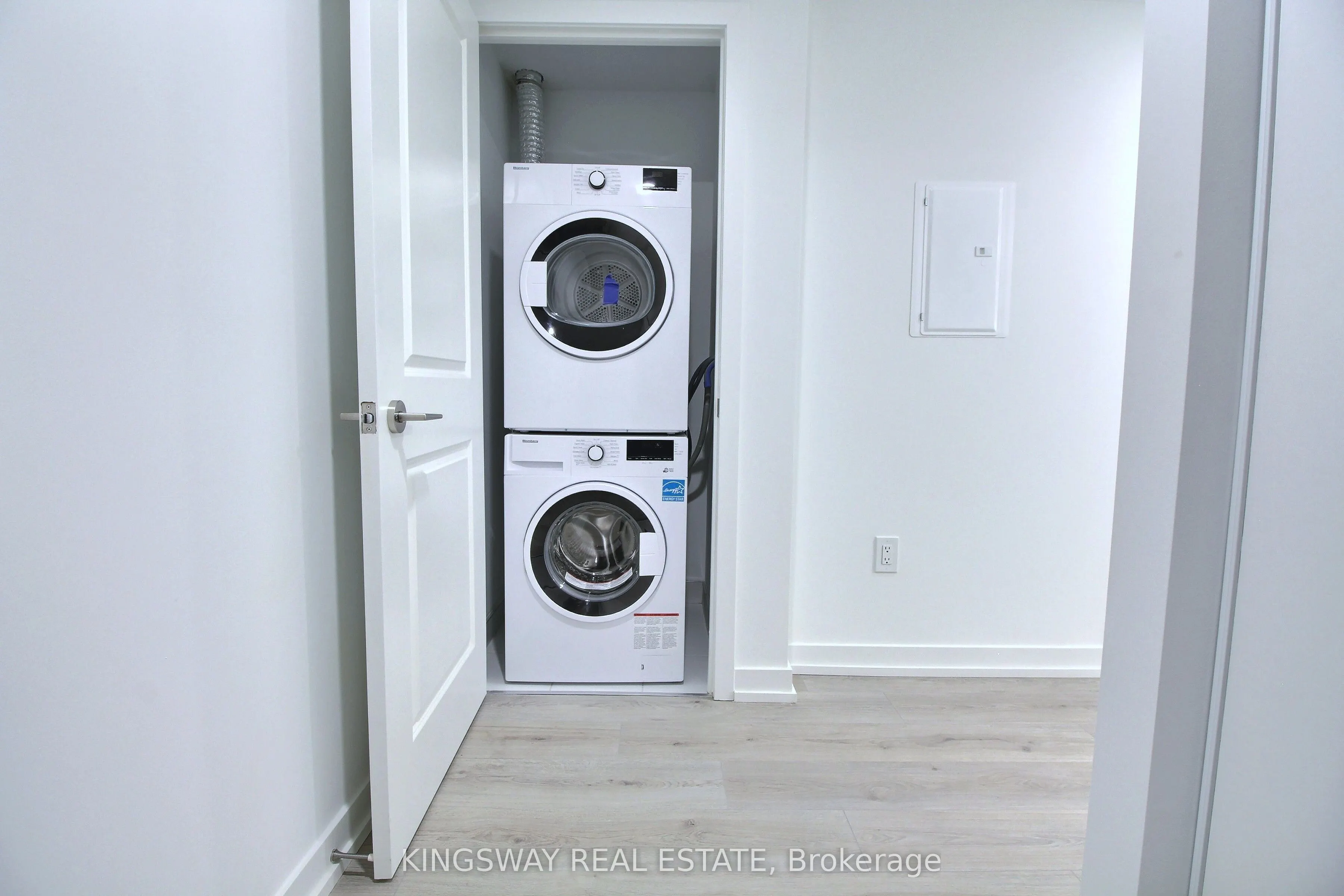 395 Bloor Street E, #1605