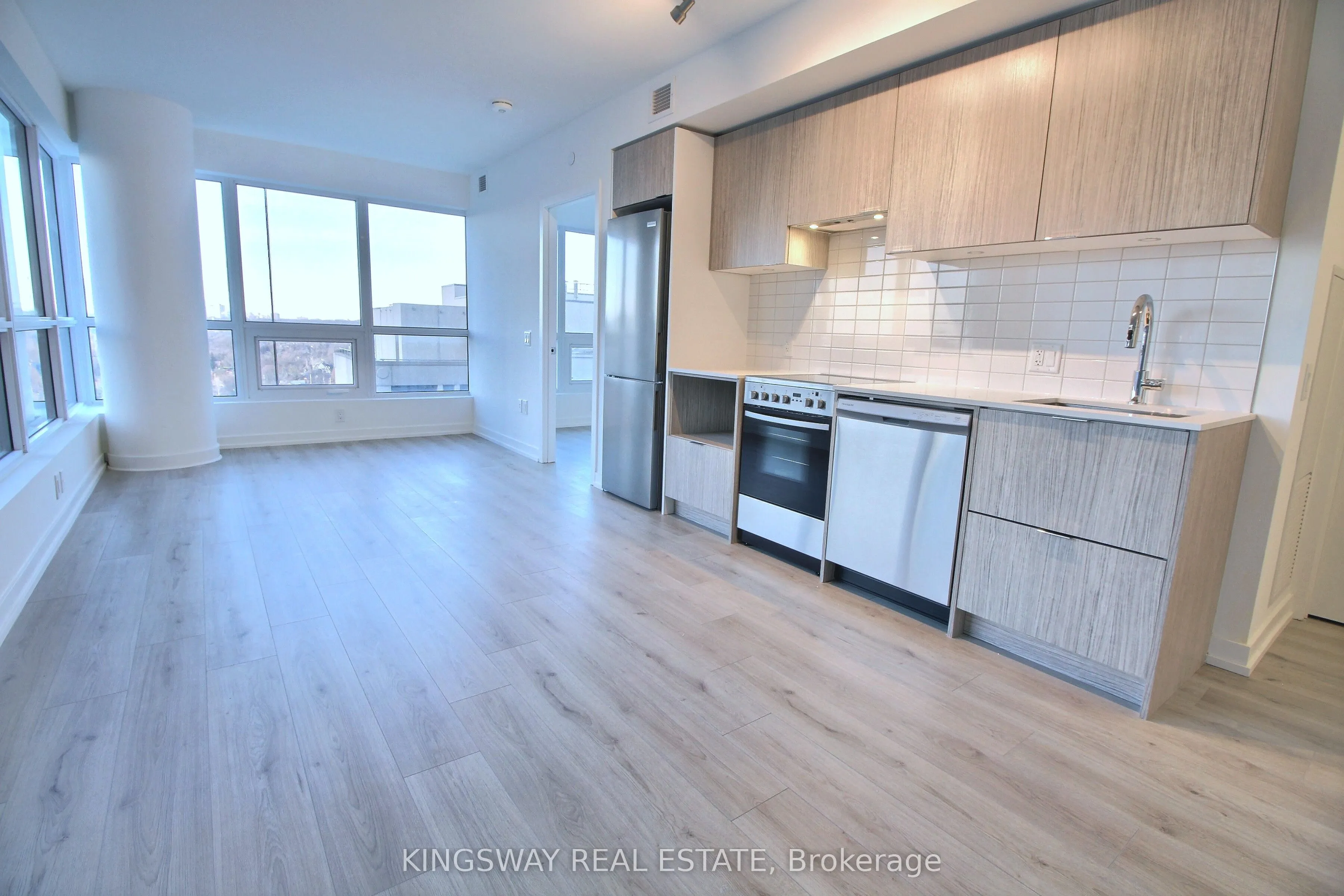 395 Bloor Street E, #1605