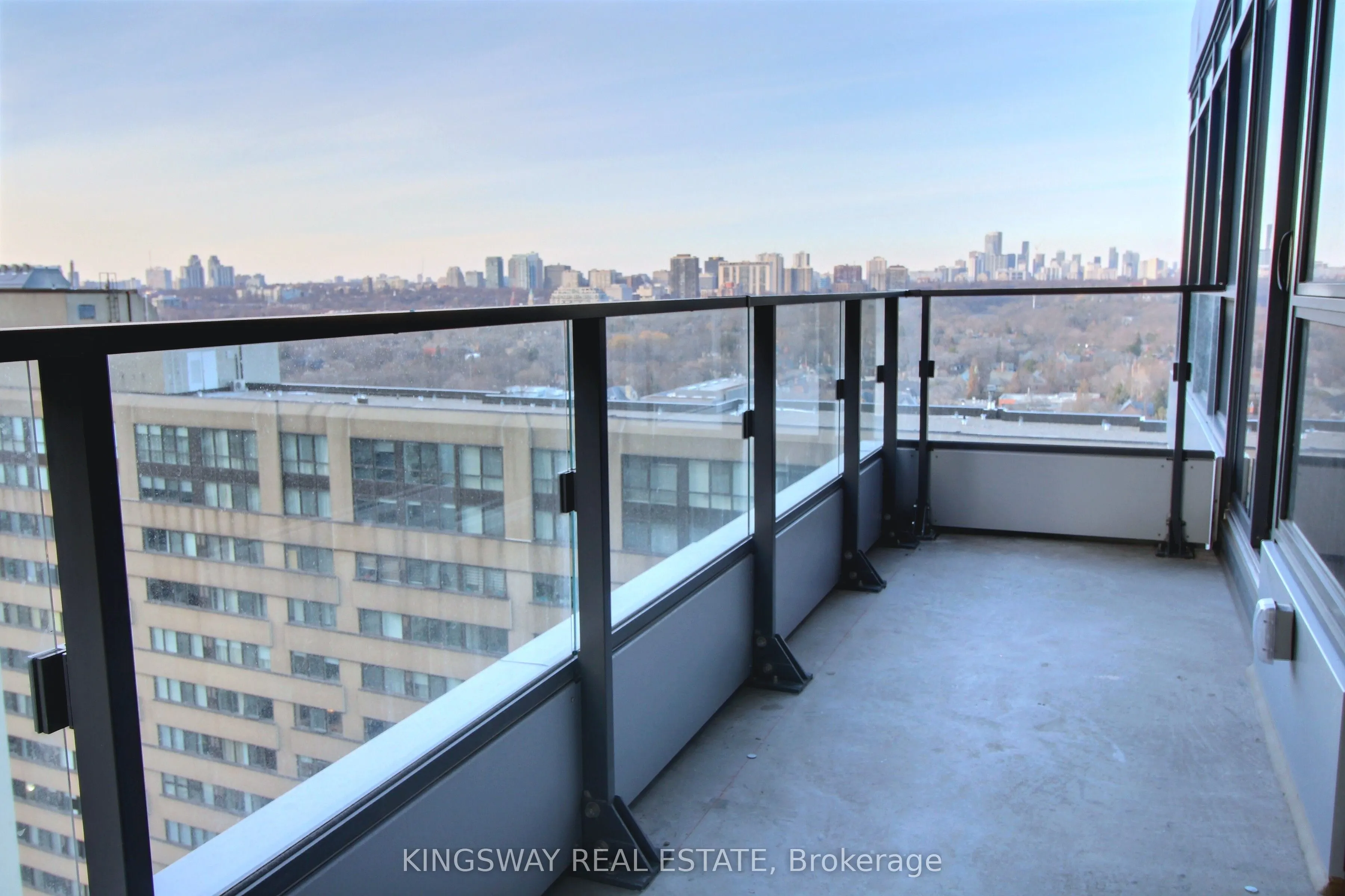 395 Bloor Street E, #1605