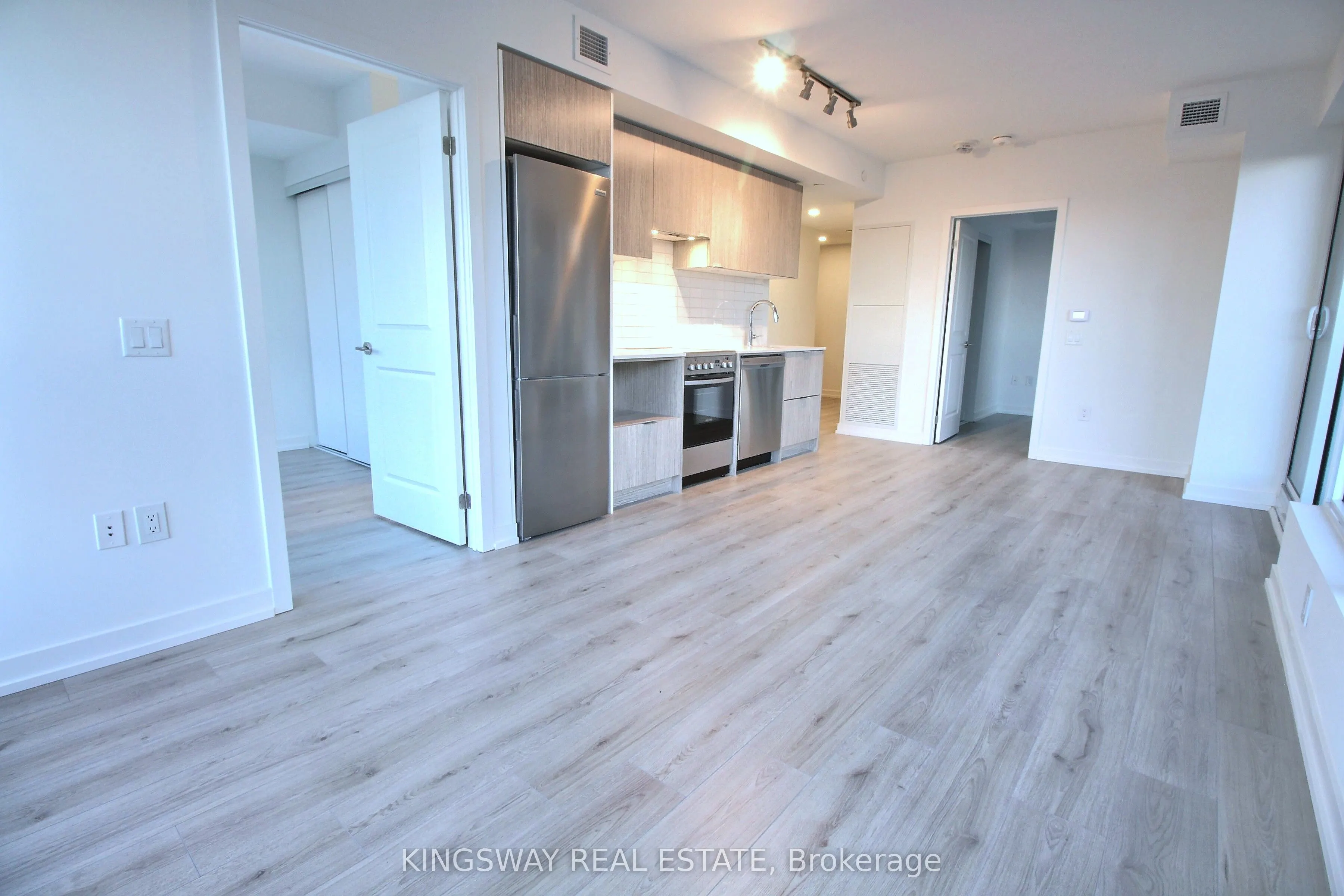 395 Bloor Street E, #1605