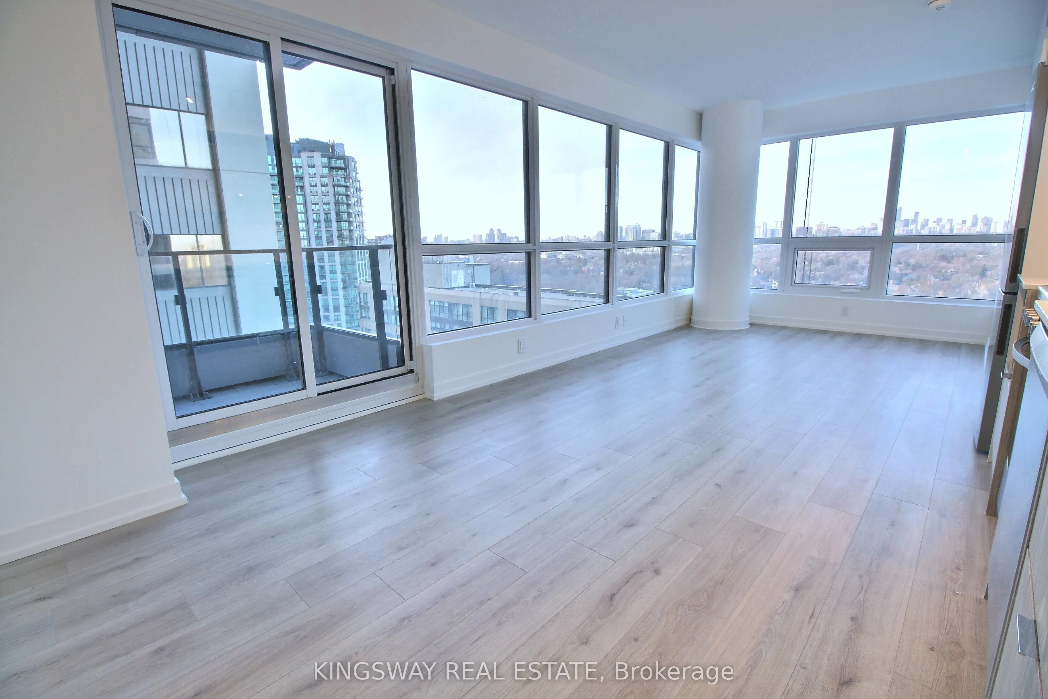 395 Bloor Street E, #1605