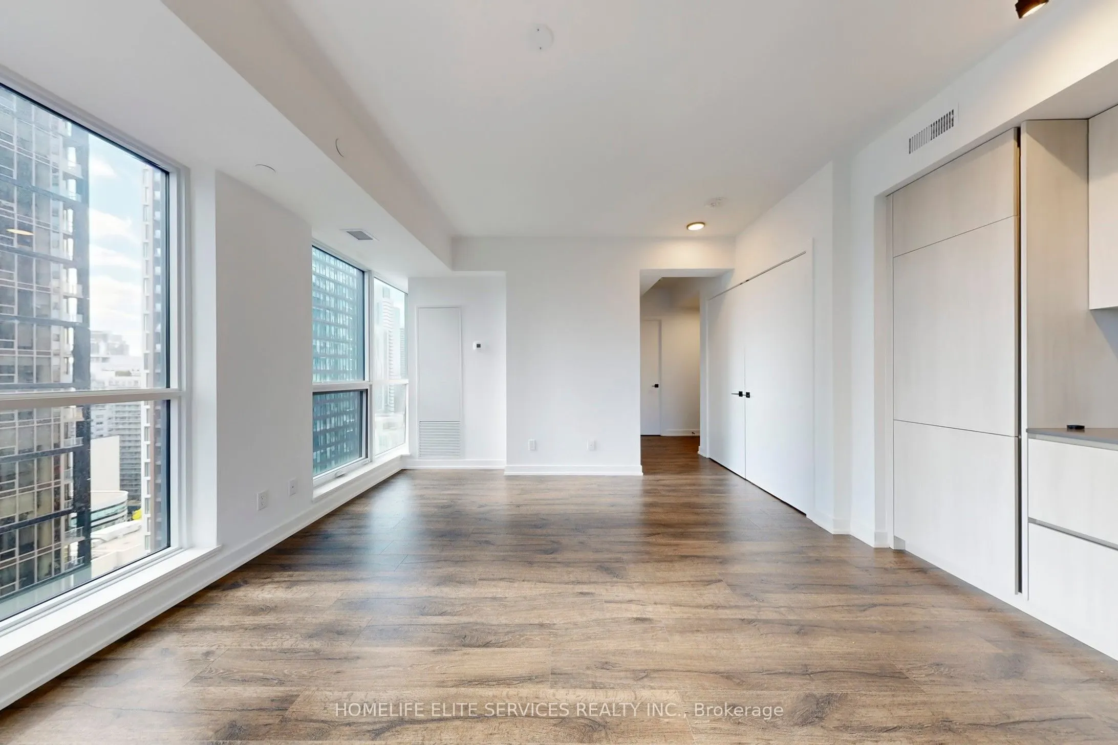 327 King Street W, #2302