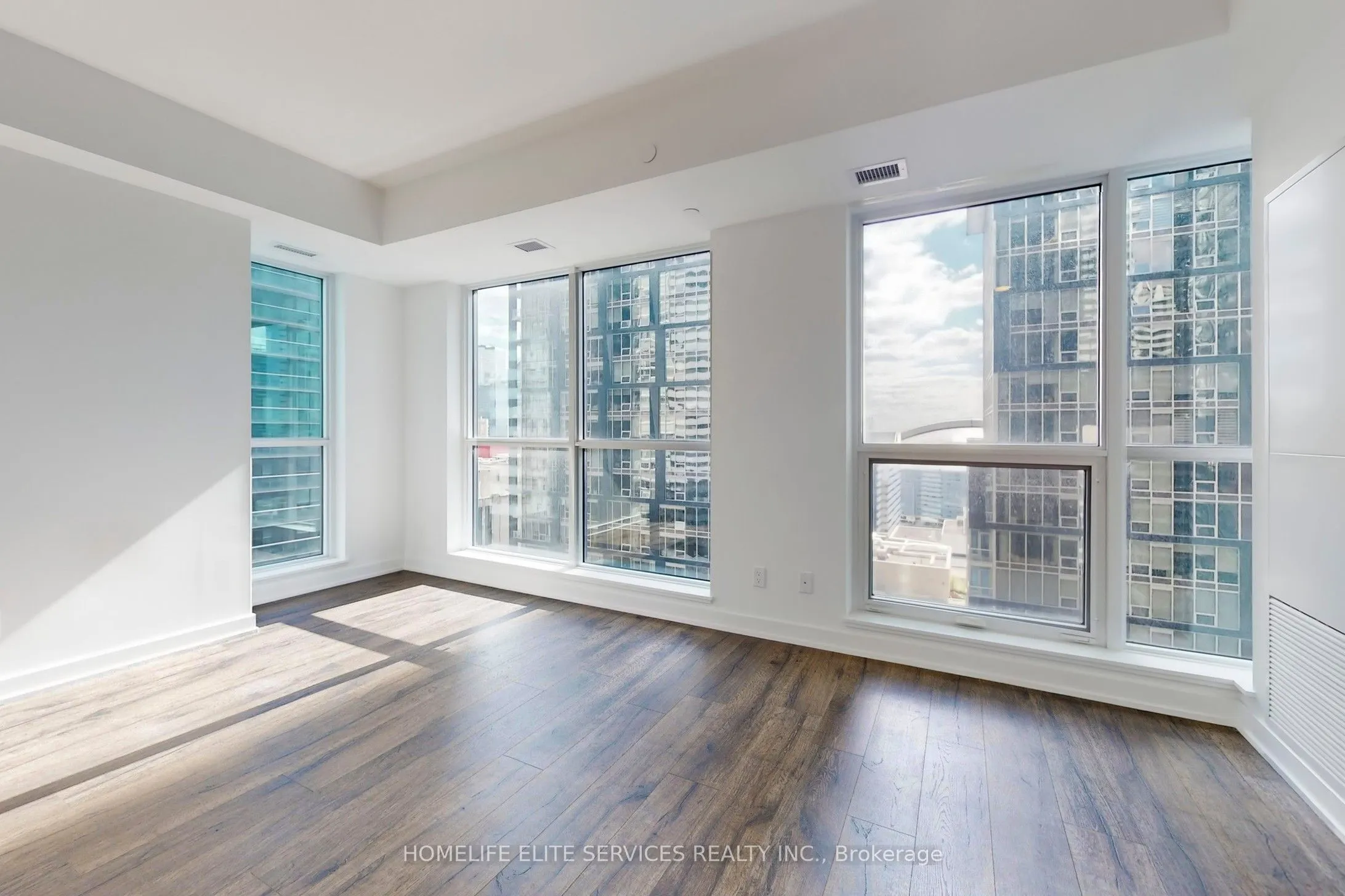 327 King Street W, #2302
