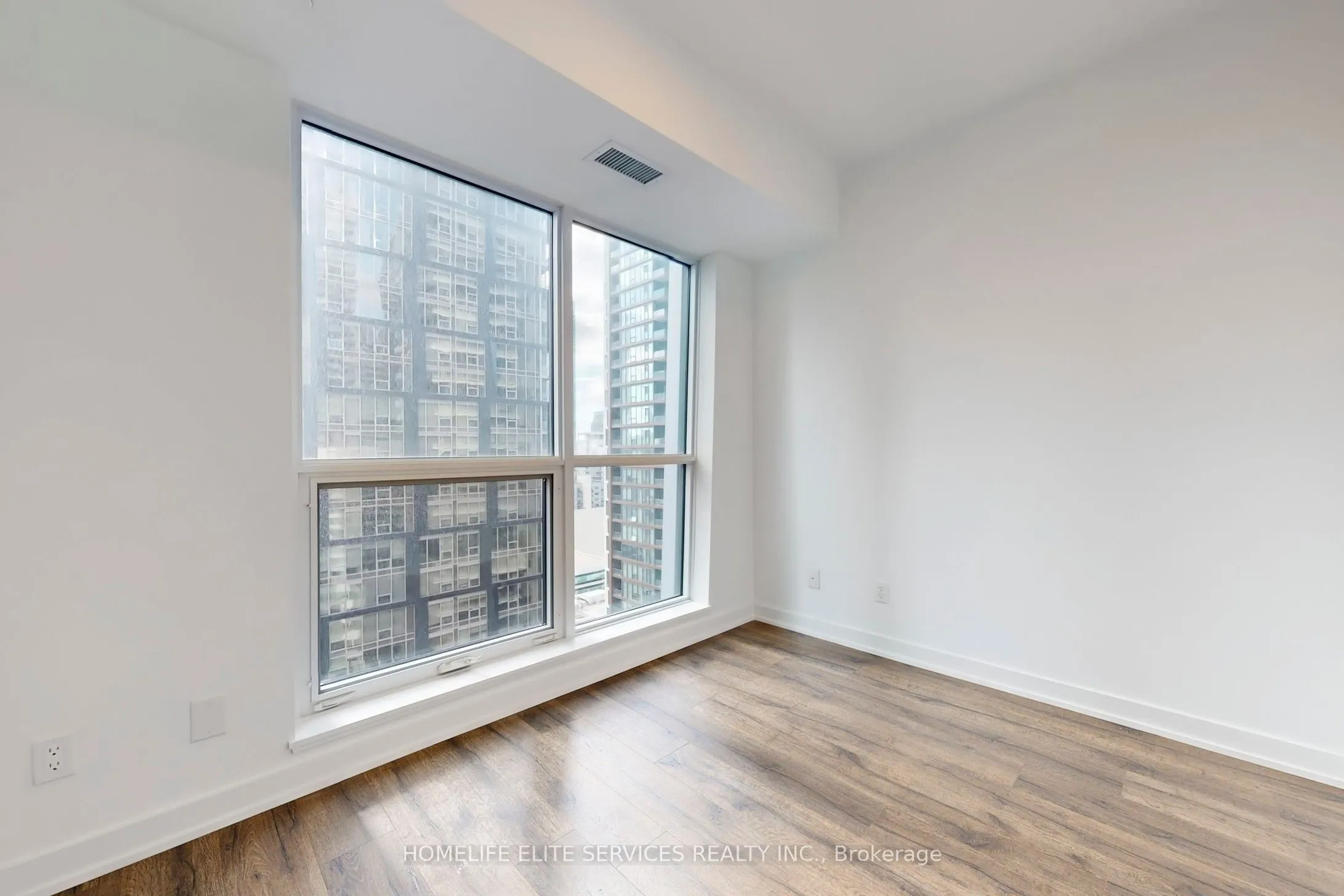 327 King Street W, #2302
