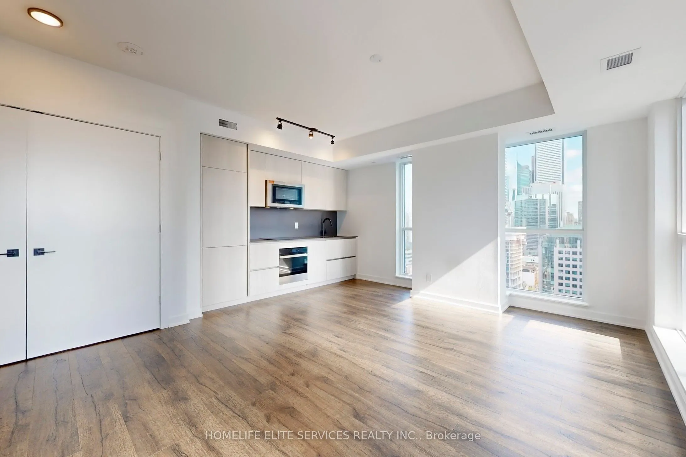 327 King Street W, #2302