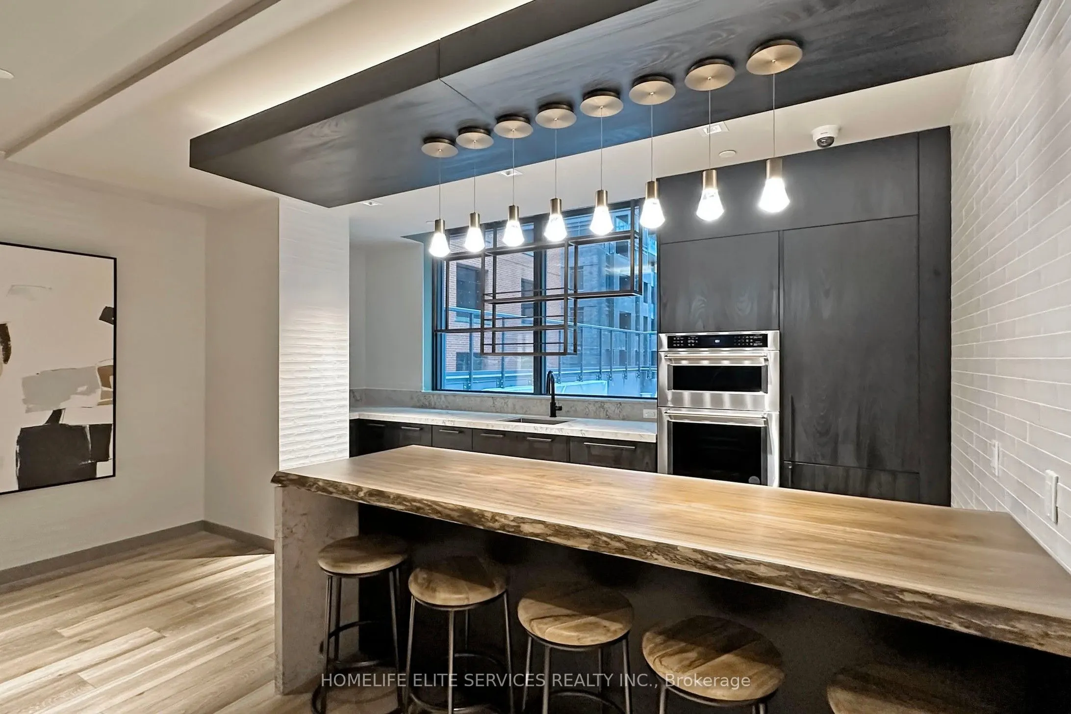 327 King Street W, #2302