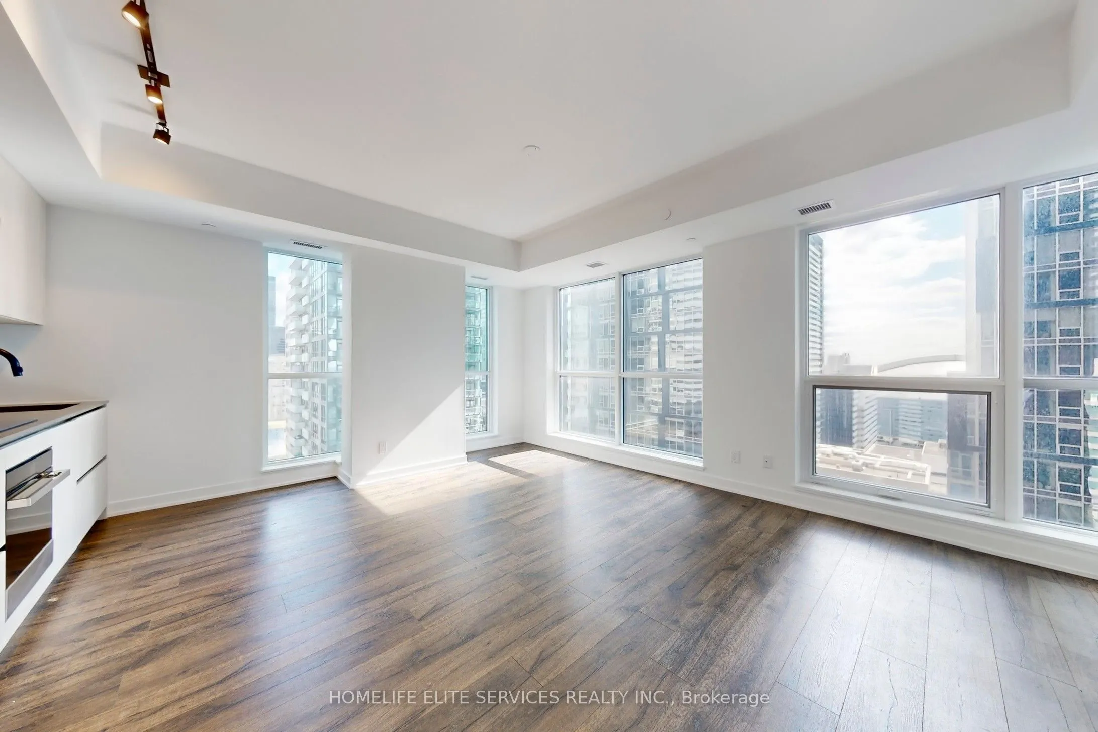 327 King Street W, #2302