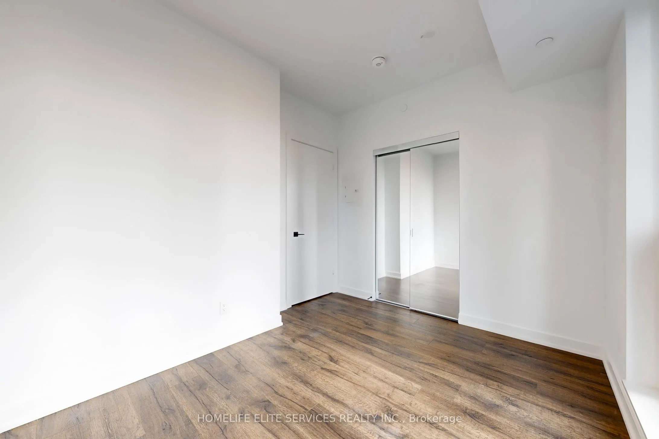 327 King Street W, #2302