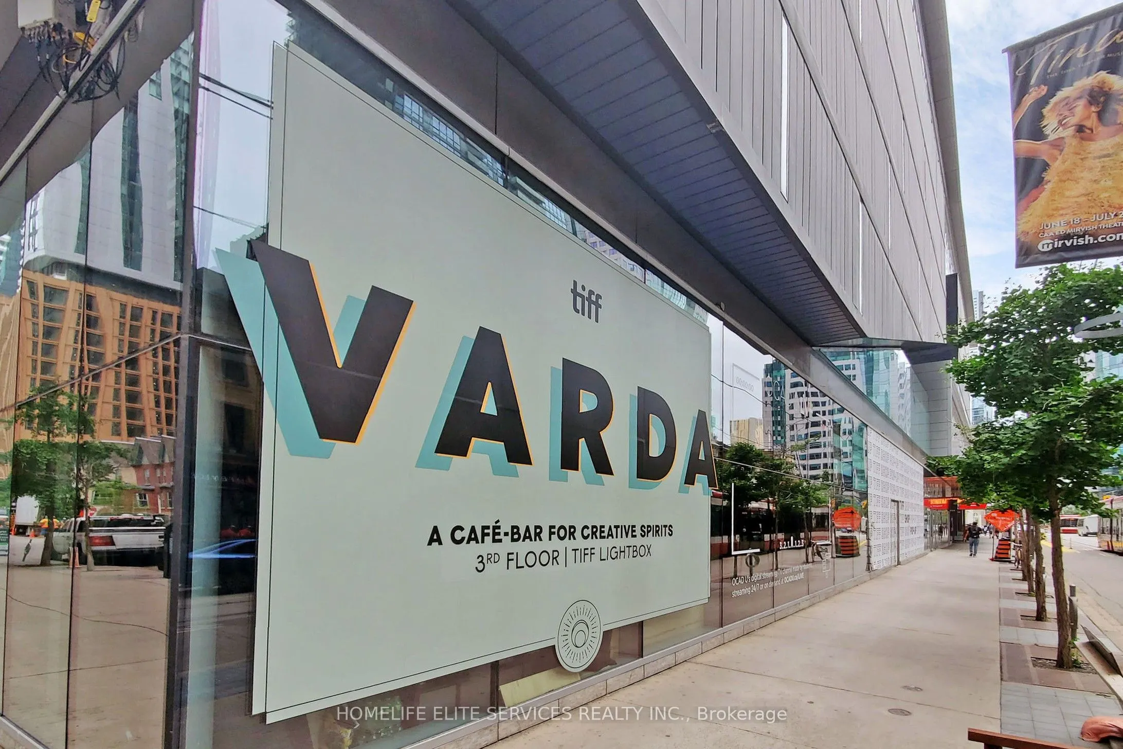 327 King Street W, #2302