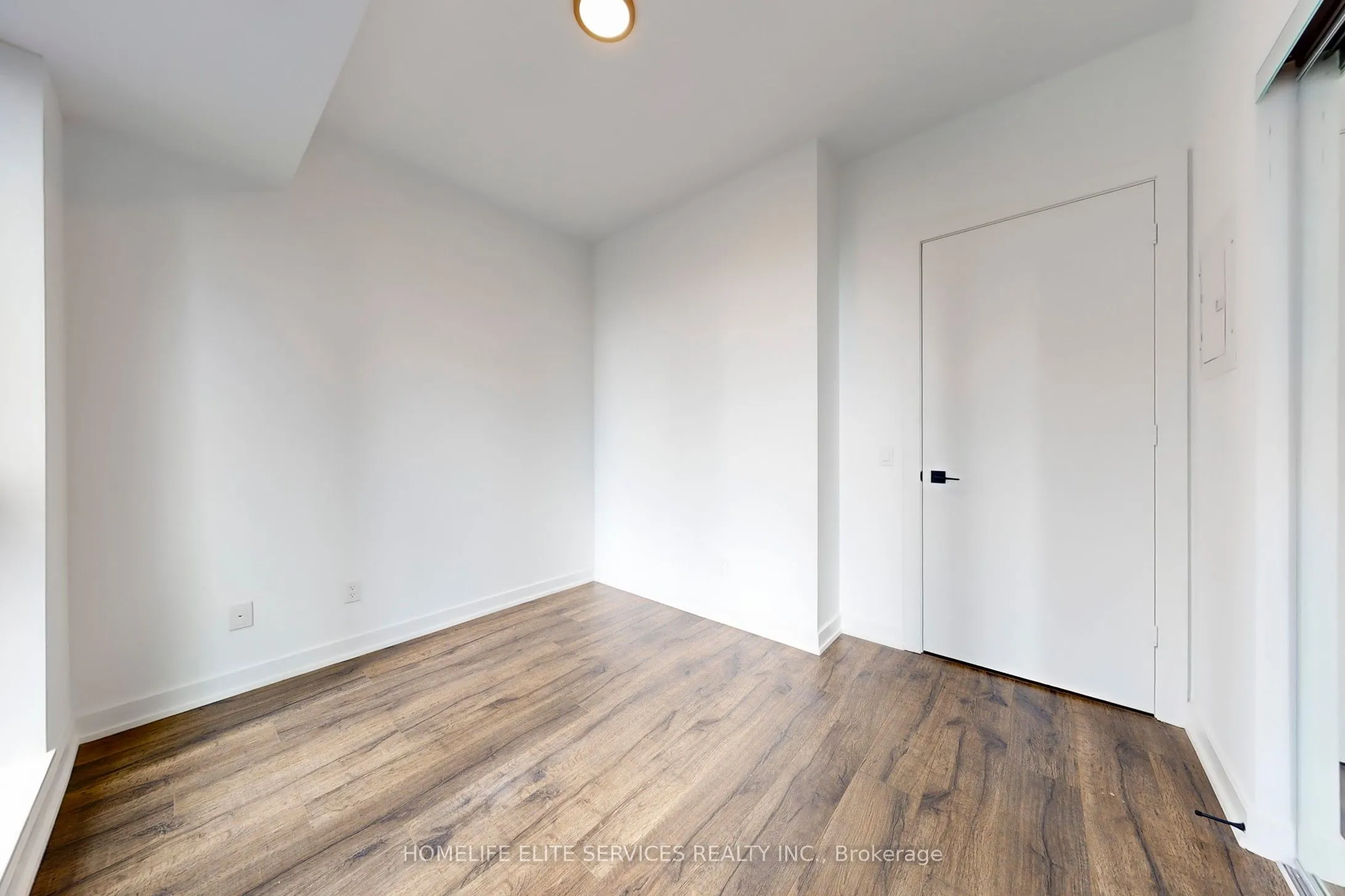 327 King Street W, #2302
