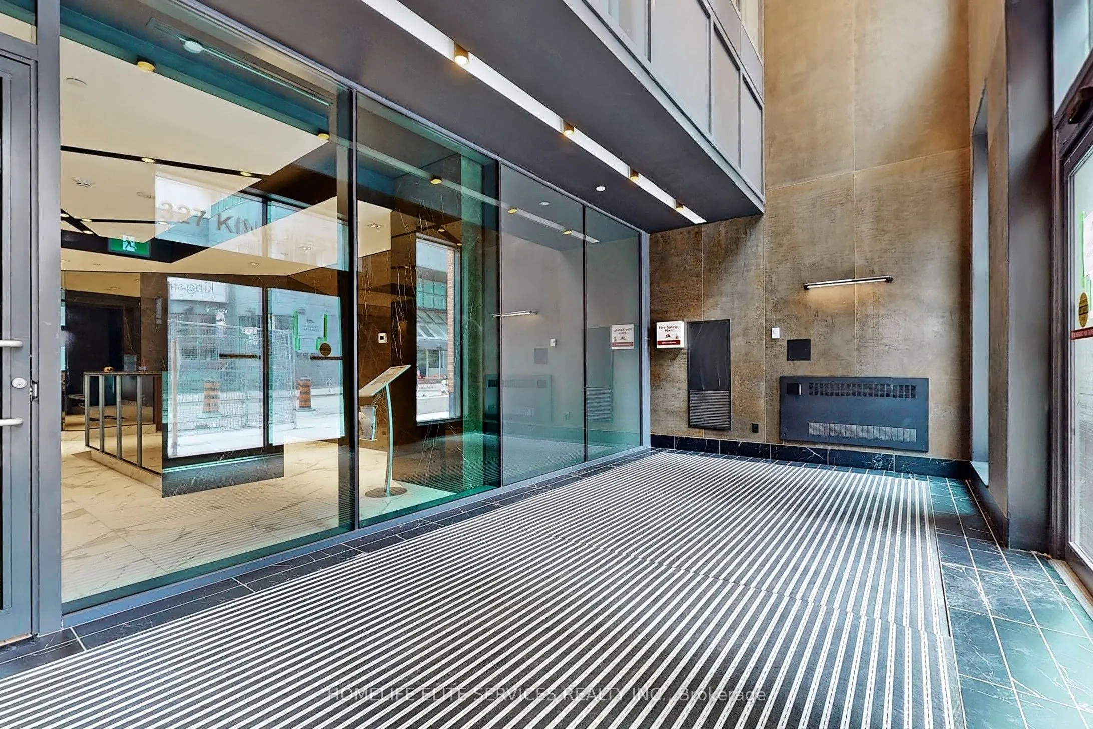 327 King Street W, #2302