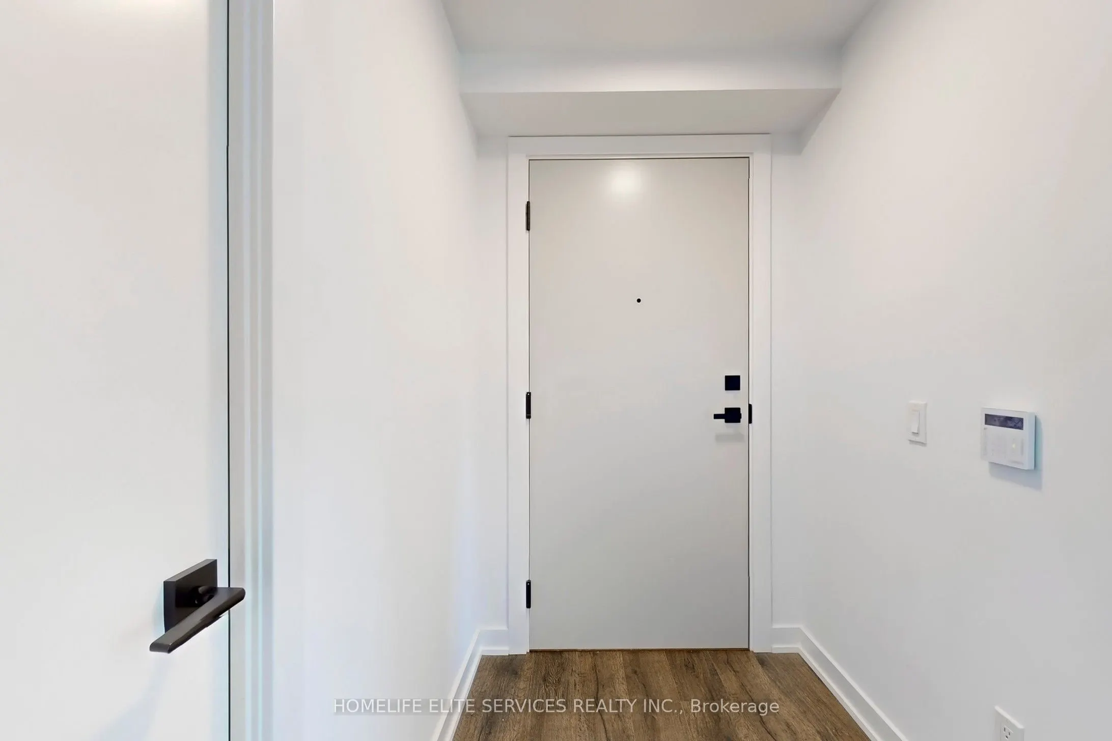 327 King Street W, #2302